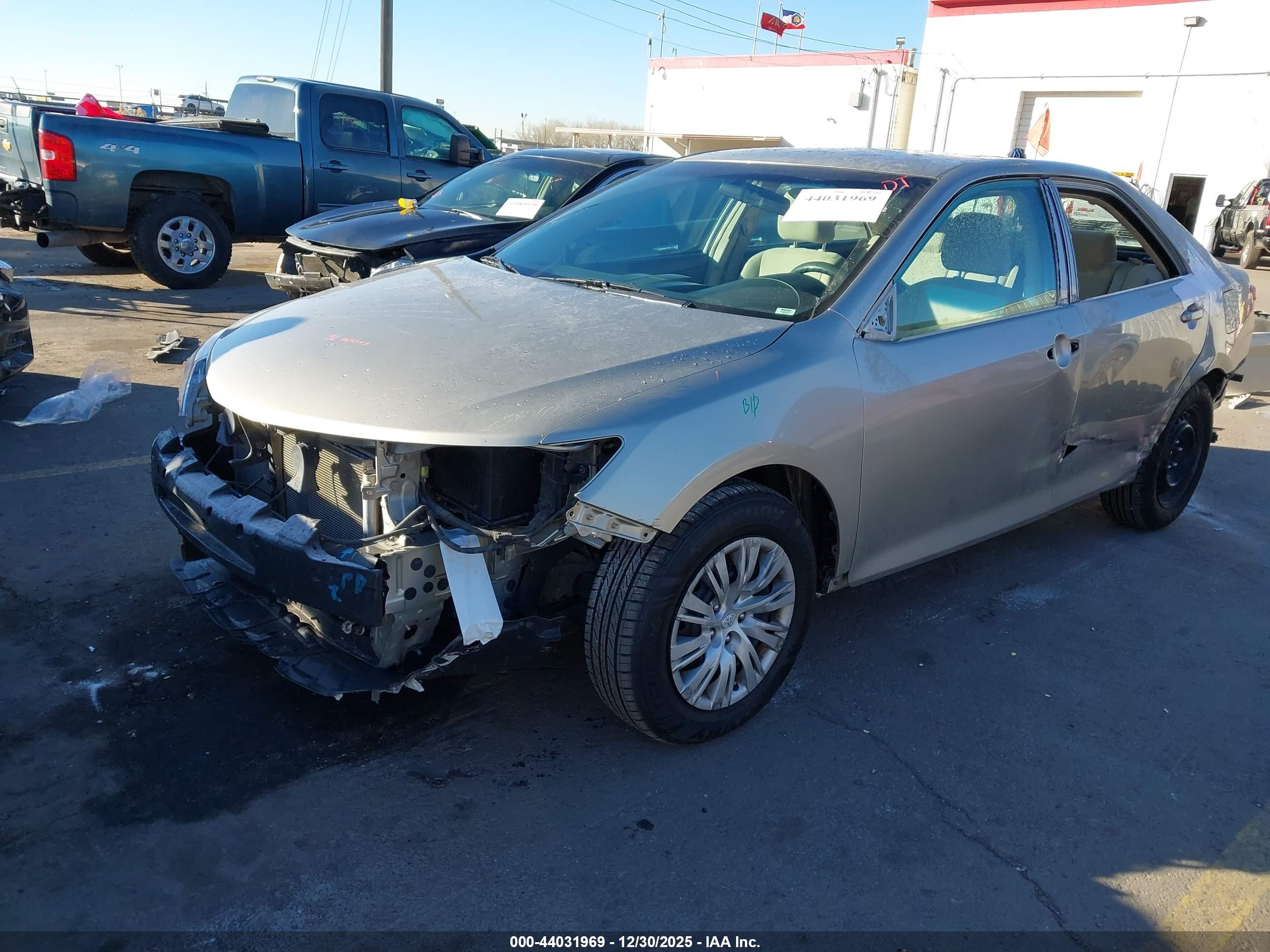 TOYOTA CAMRY image 2