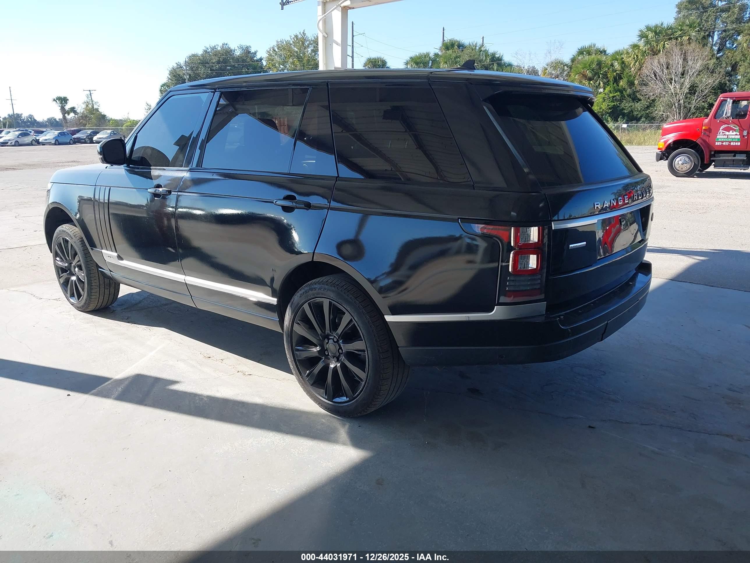 LAND ROVER image 3