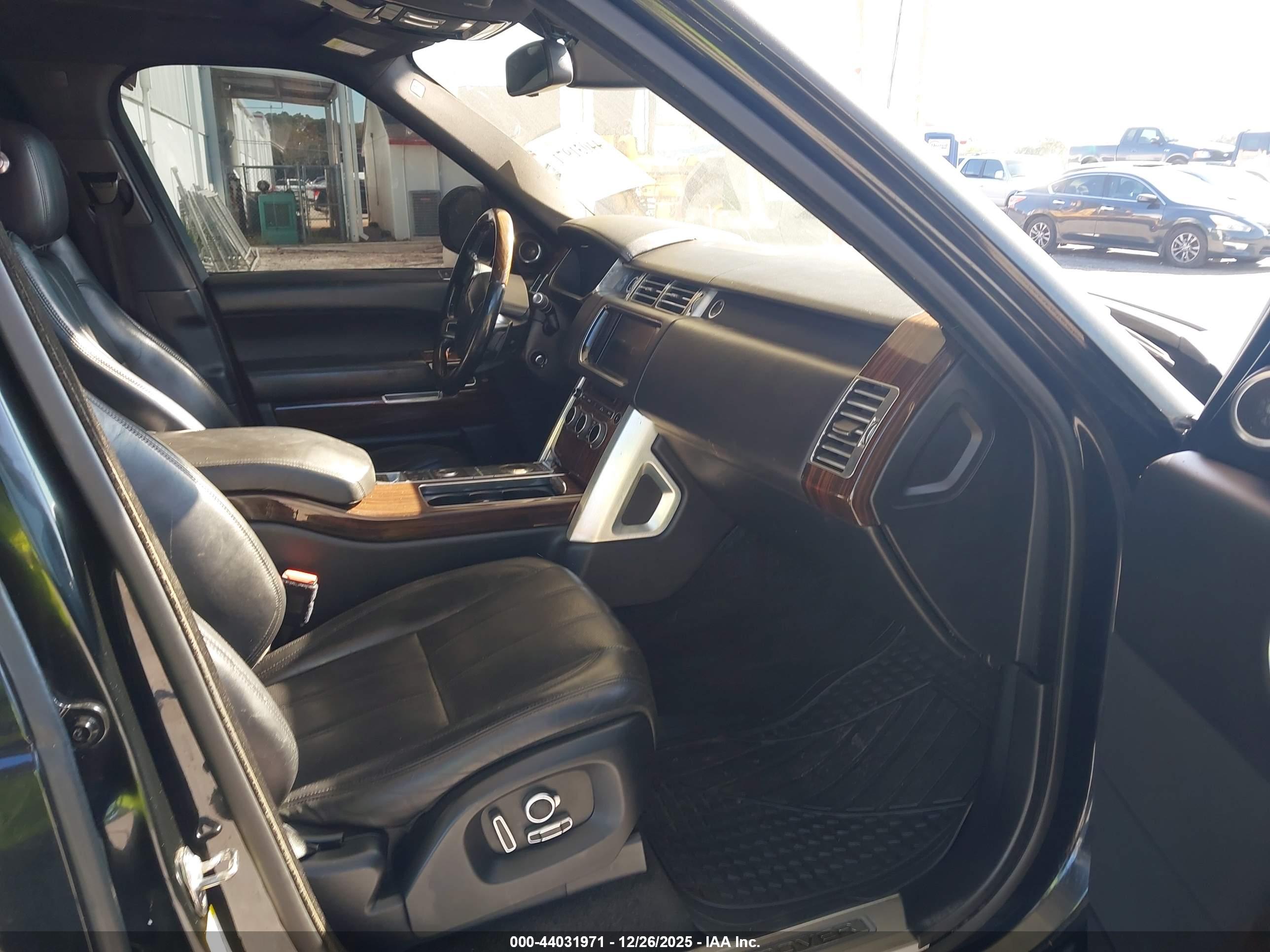 LAND ROVER image 5