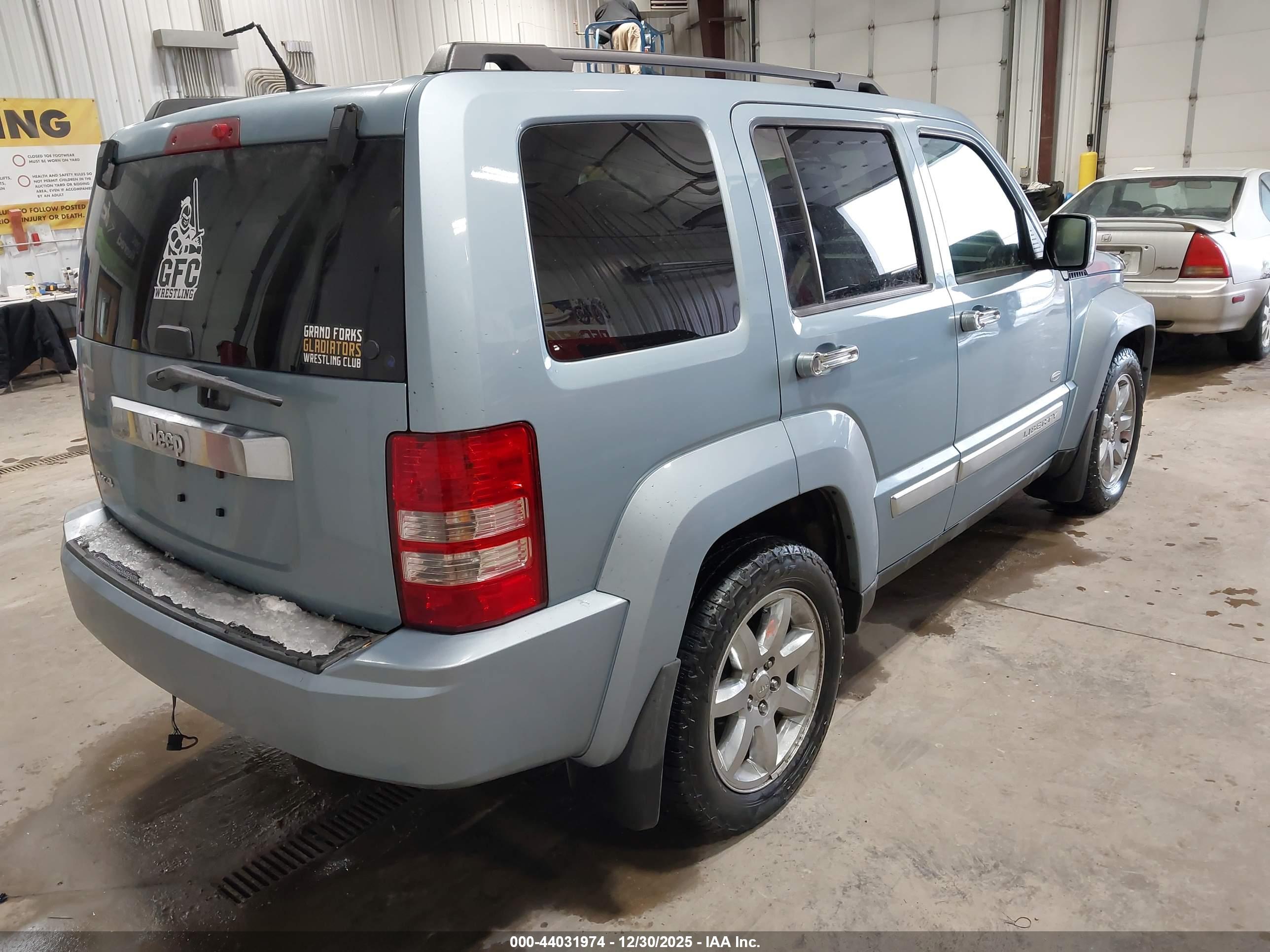 JEEP LIBERTY image 4
