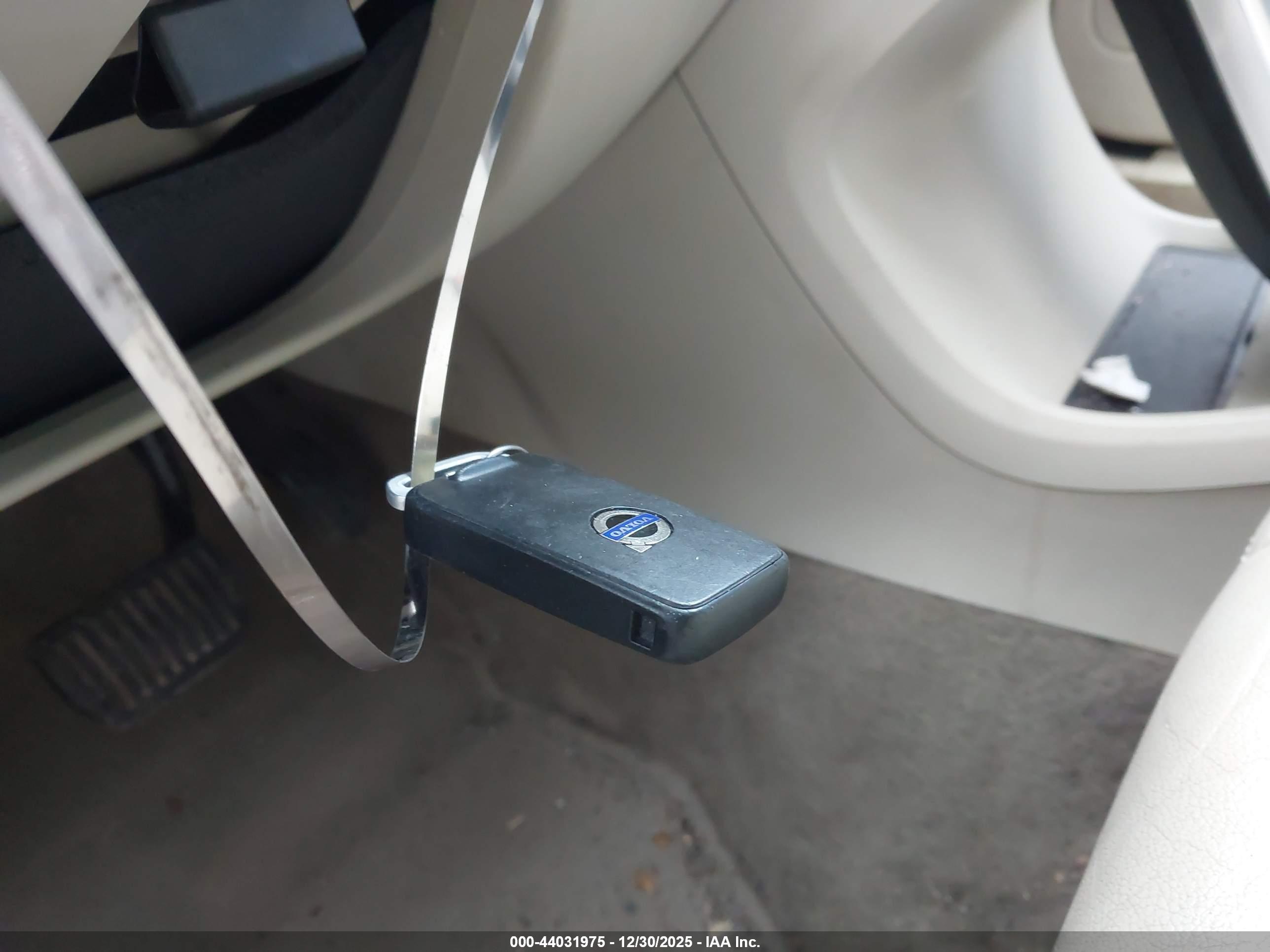 VOLVO XC60 image 11