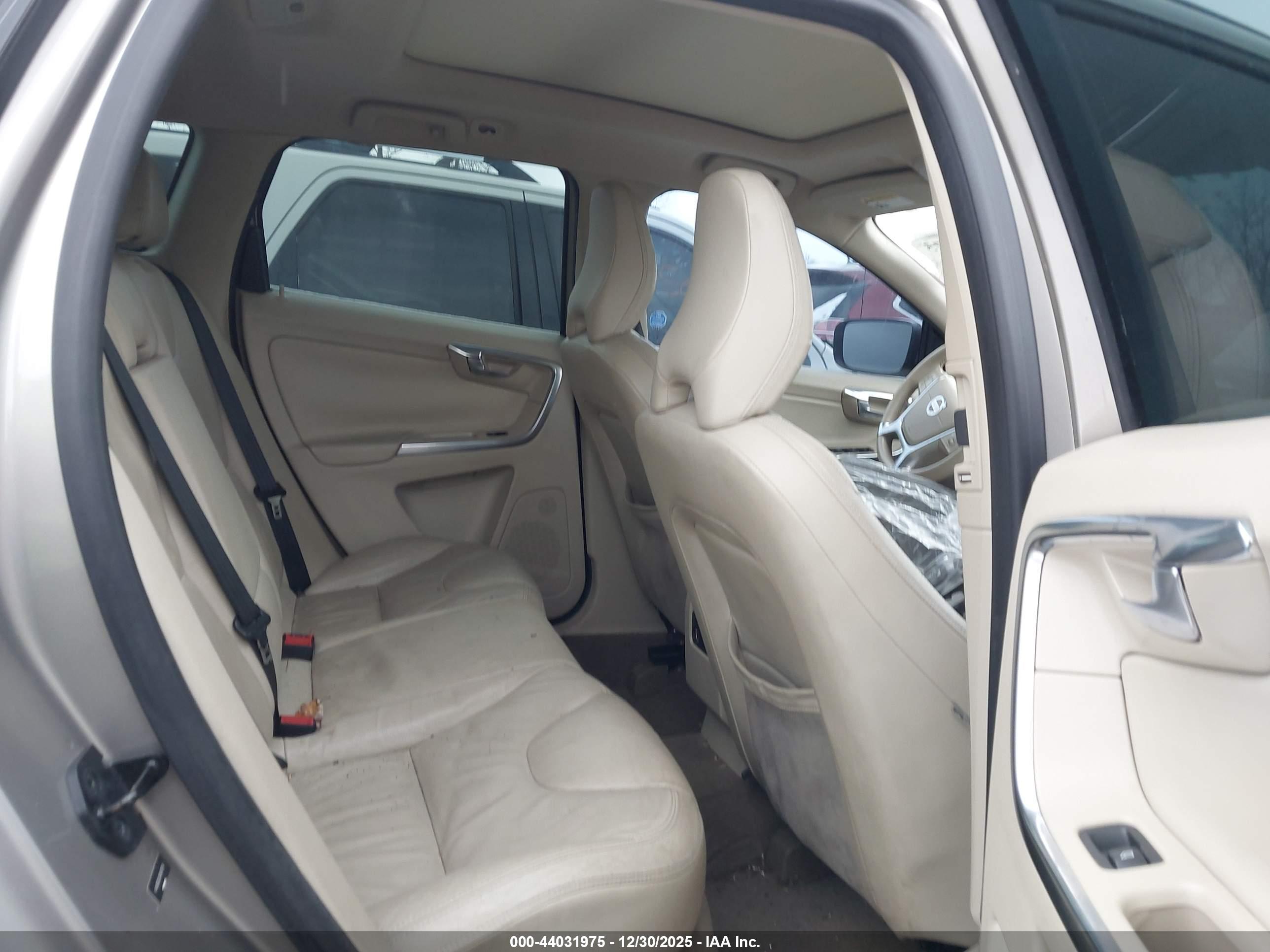 VOLVO XC60 image 8