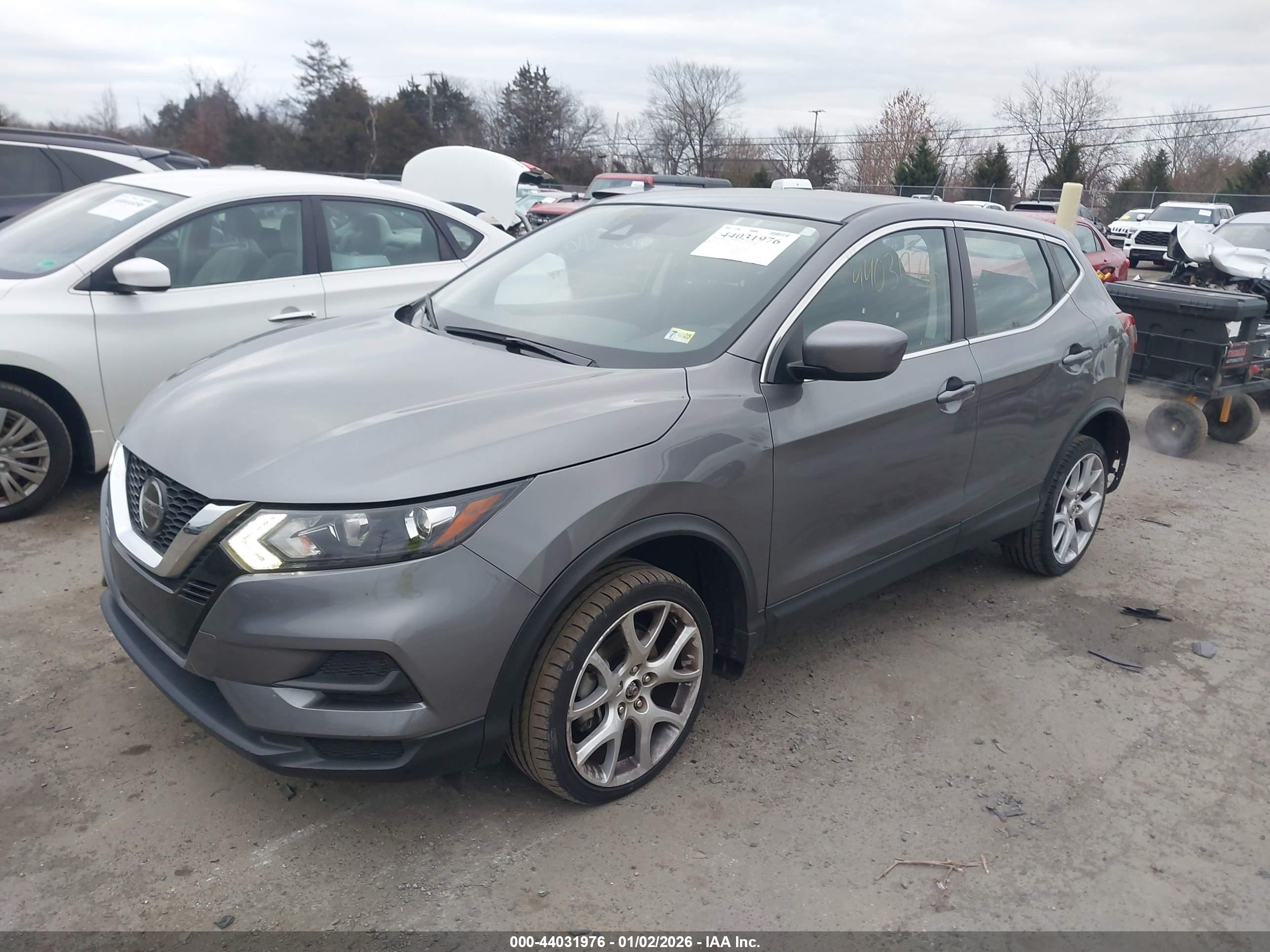 NISSAN ROGUE image 2