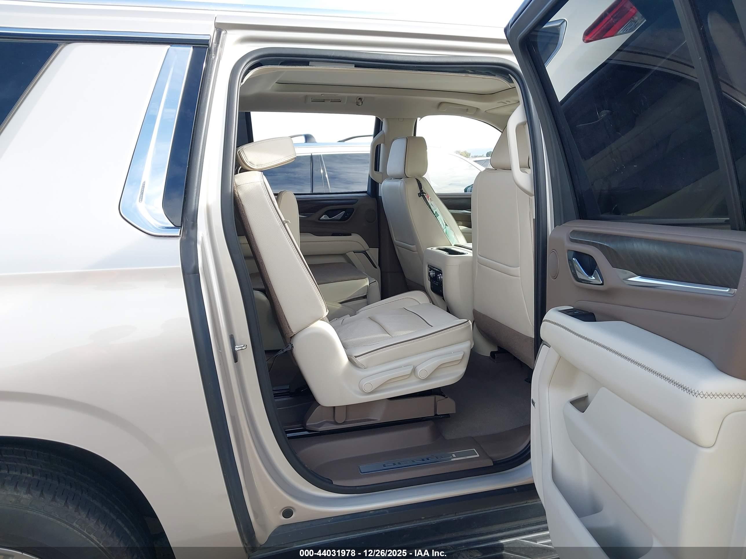 GMC YUKON image 8