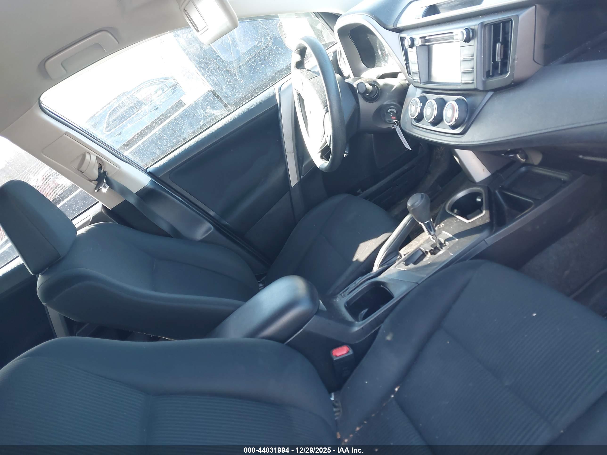 TOYOTA RAV4 image 5
