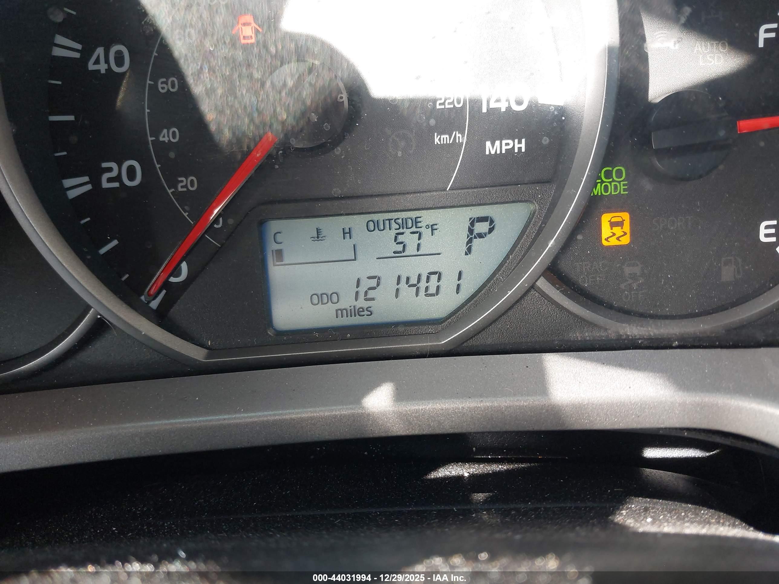 TOYOTA RAV4 image 7