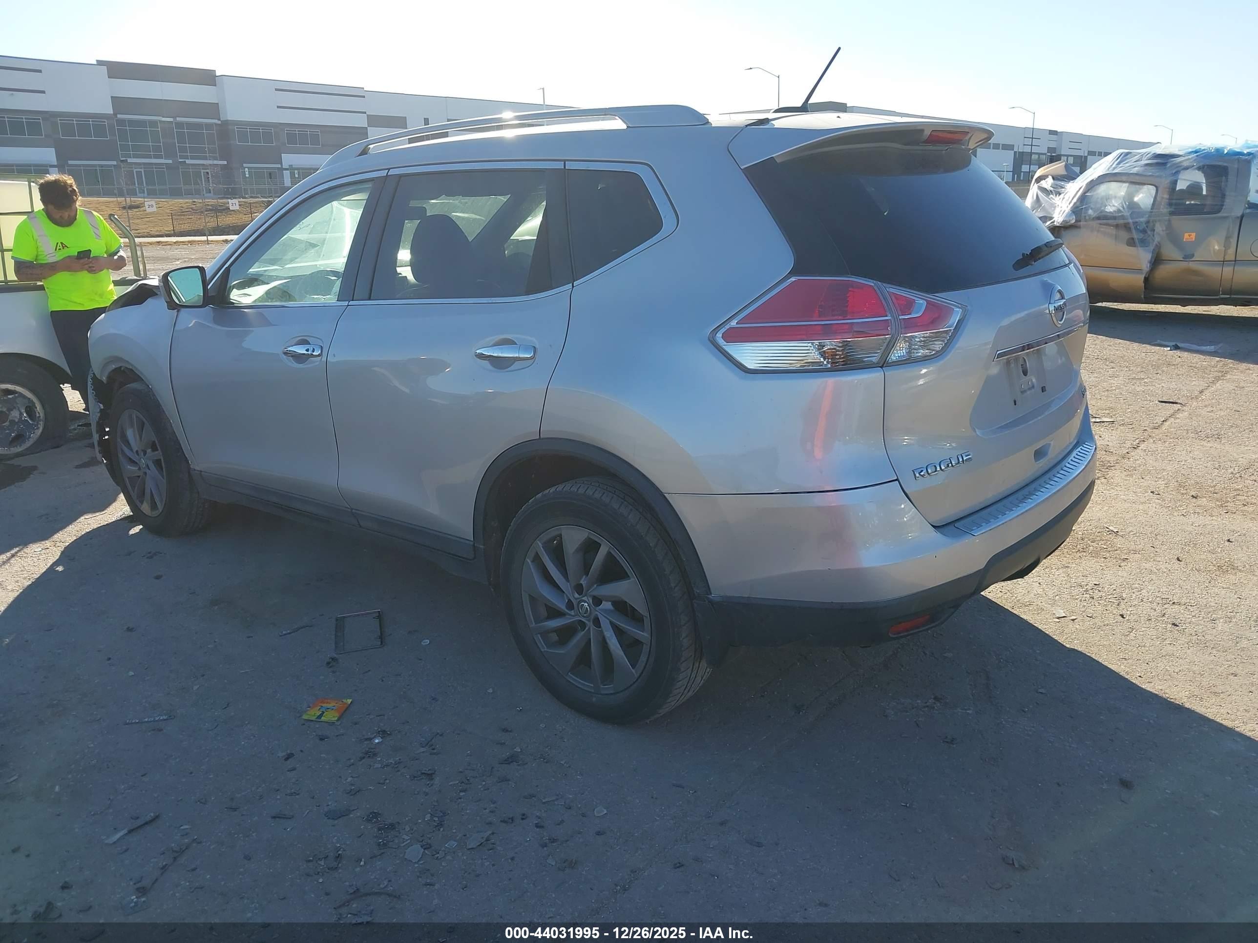 NISSAN ROGUE image 3