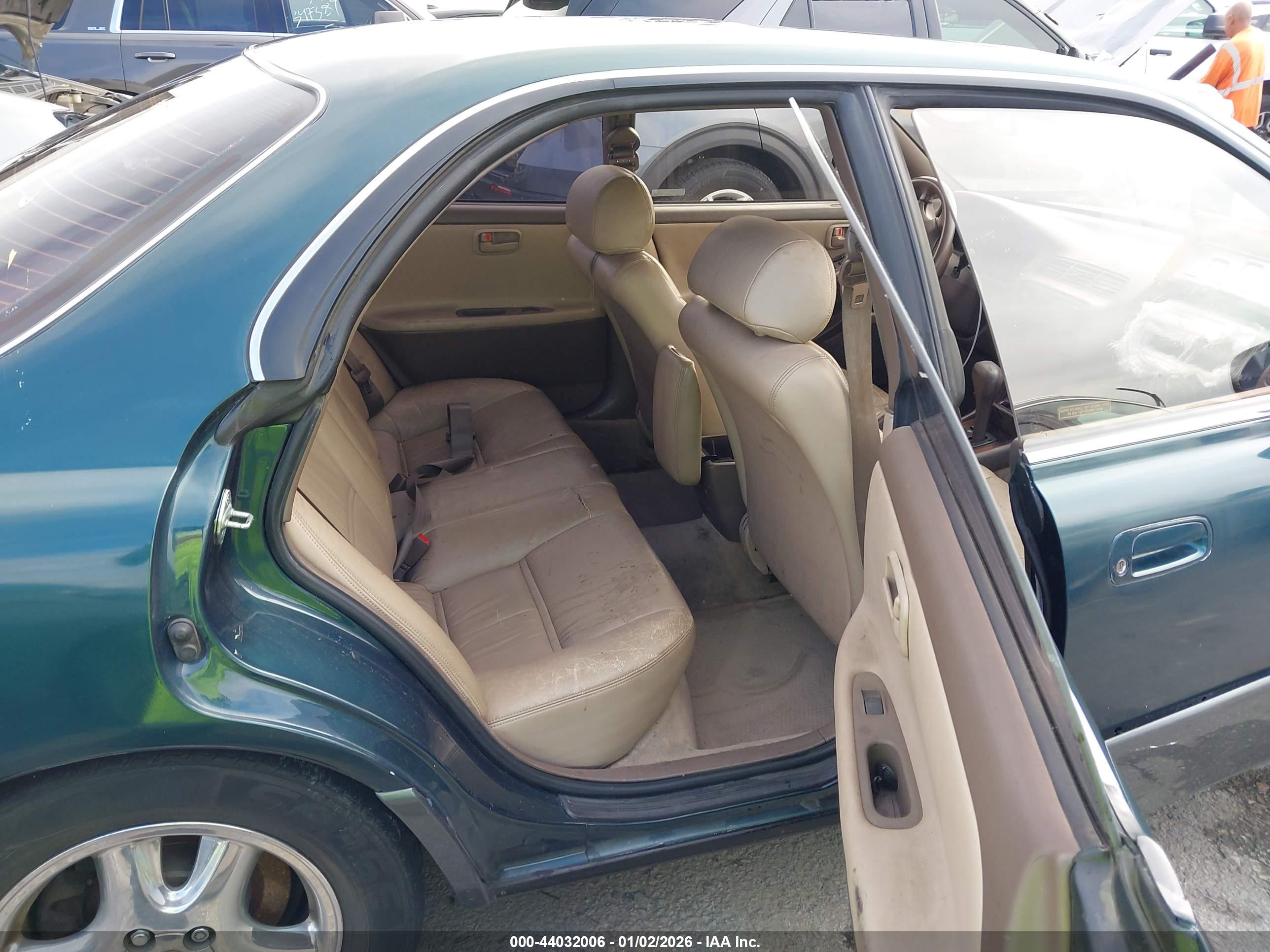 LEXUS ES image 8