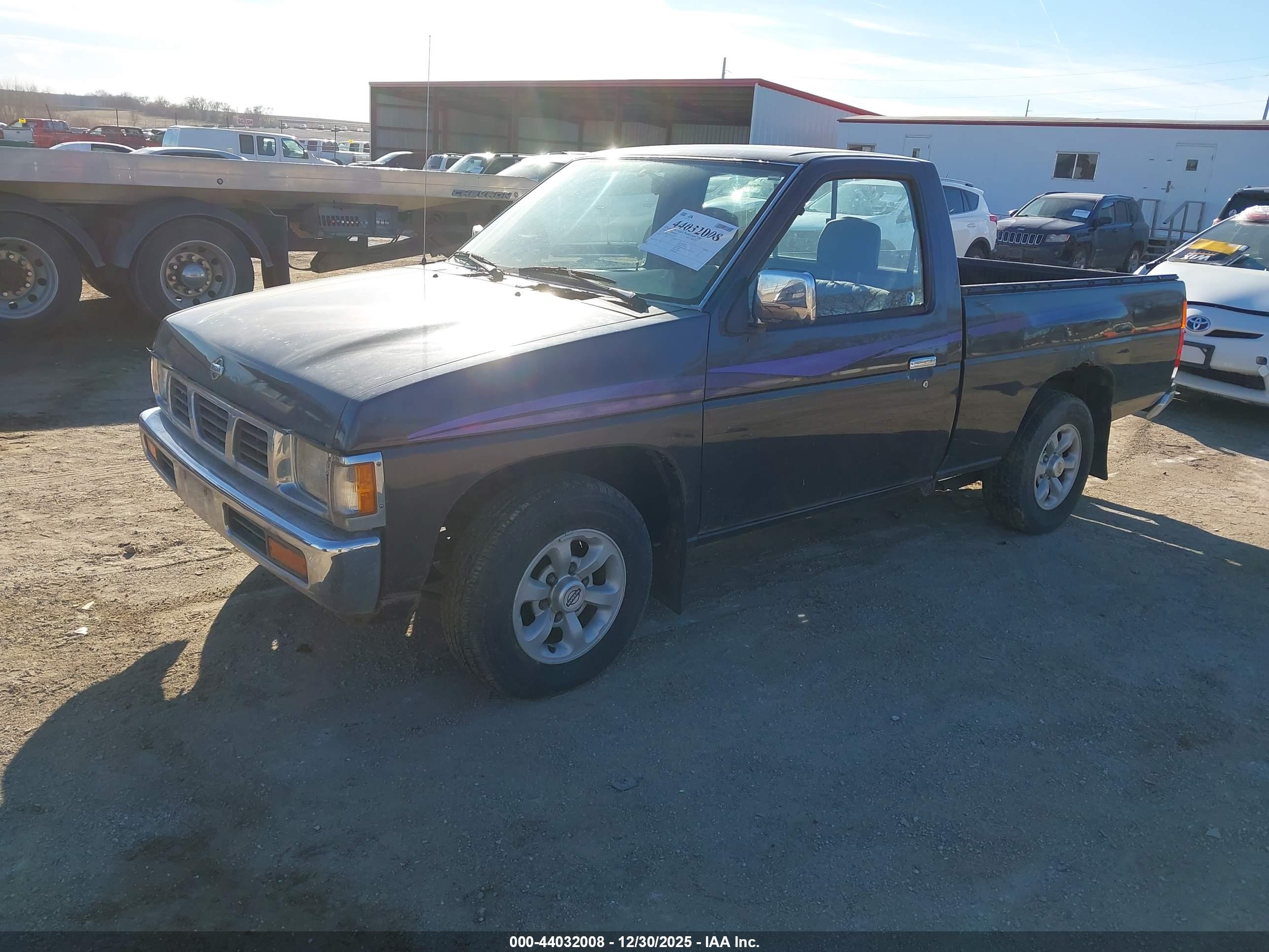 NISSAN 4X2 image 2