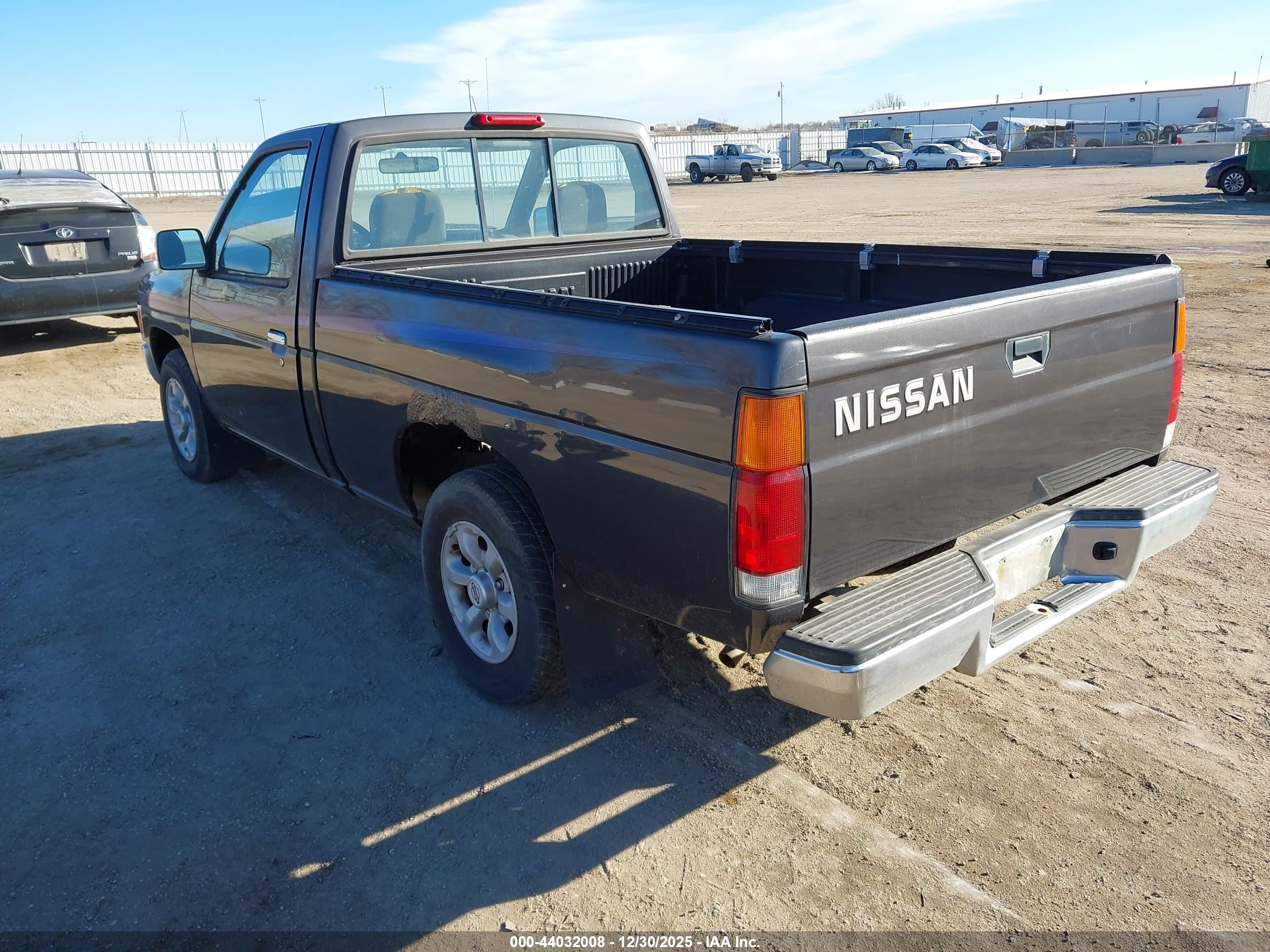 NISSAN 4X2 image 3