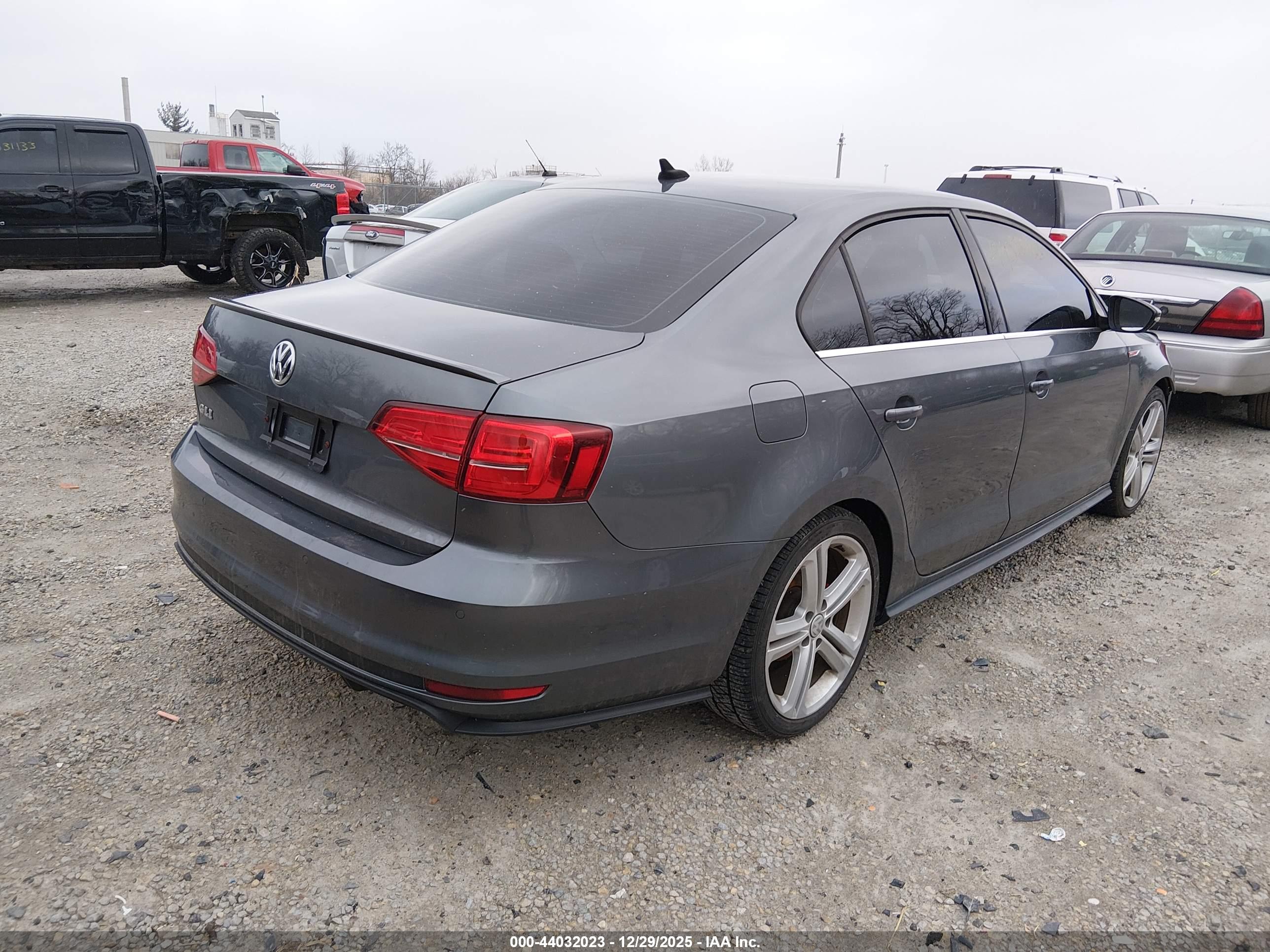 VOLKSWAGEN JETTA image 4