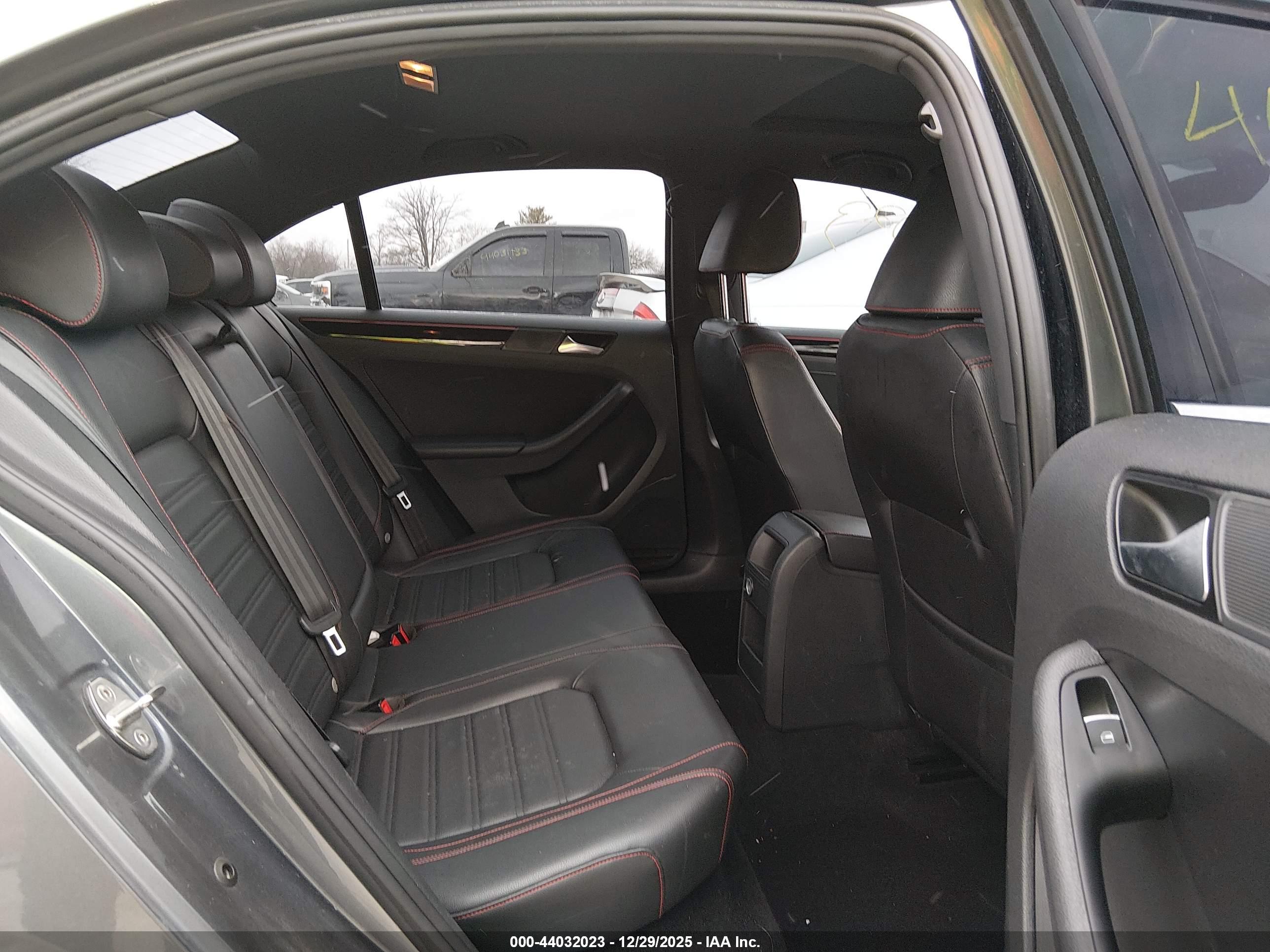 VOLKSWAGEN JETTA image 8