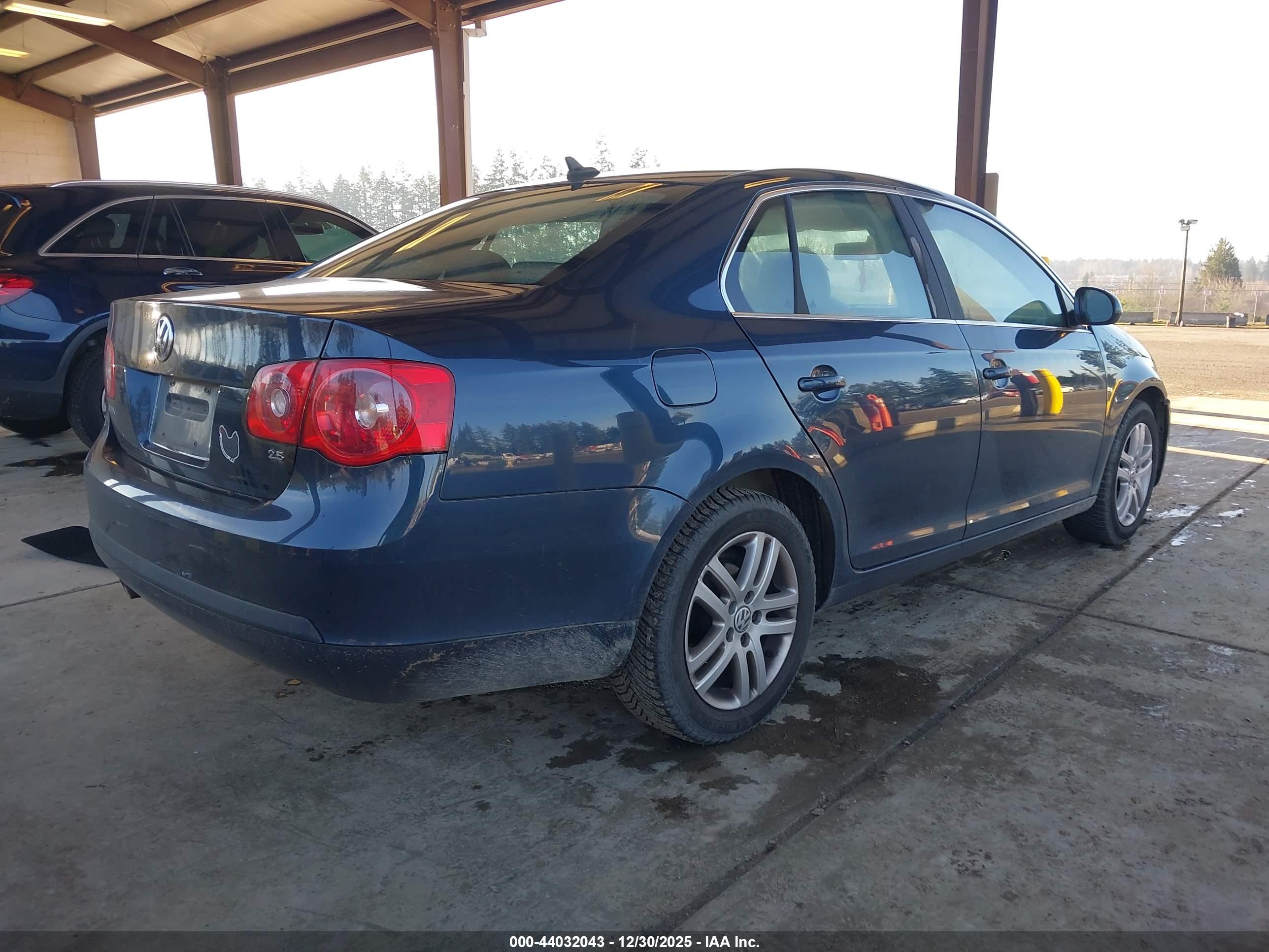 VOLKSWAGEN JETTA image 4