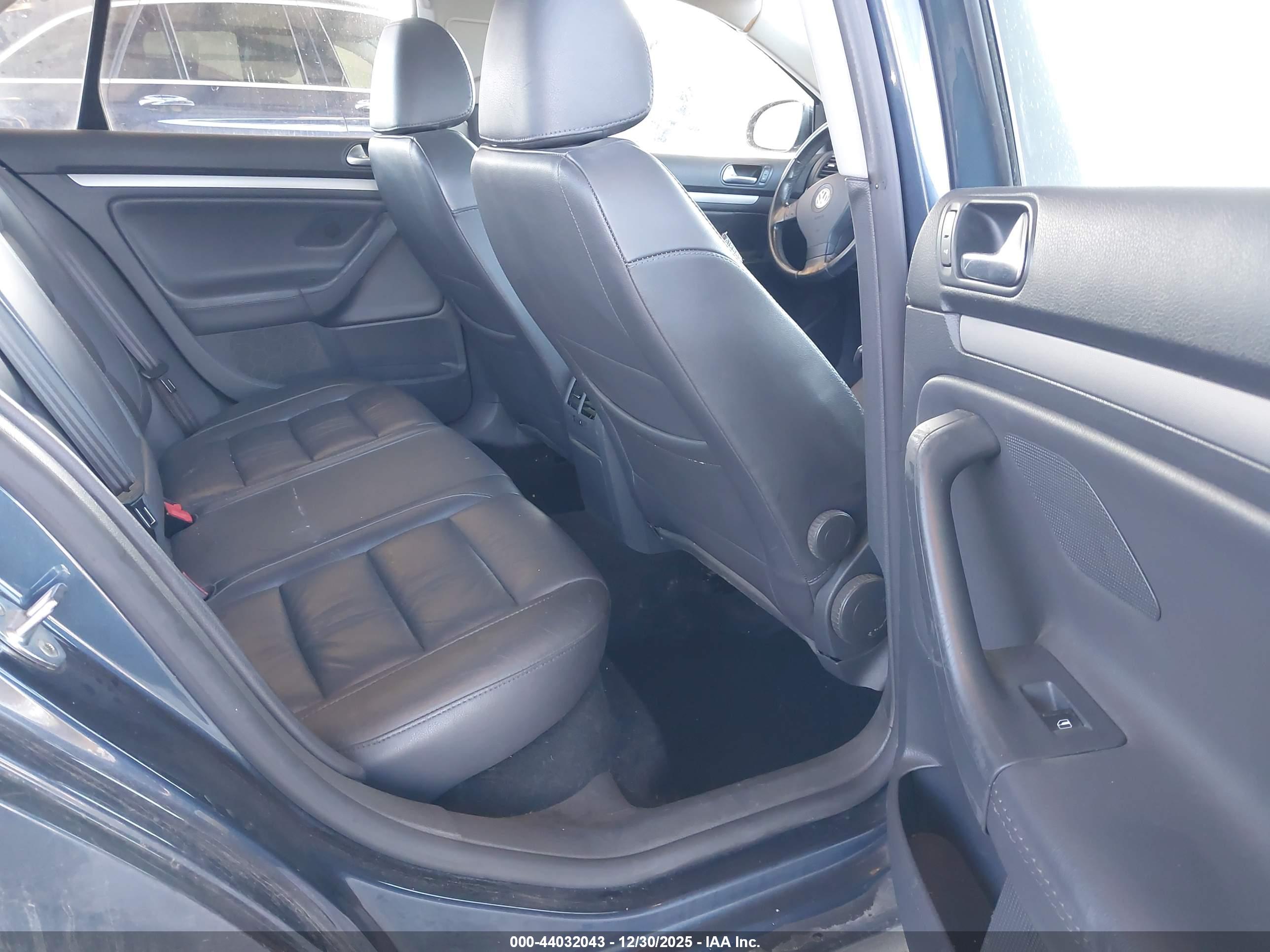 VOLKSWAGEN JETTA image 8