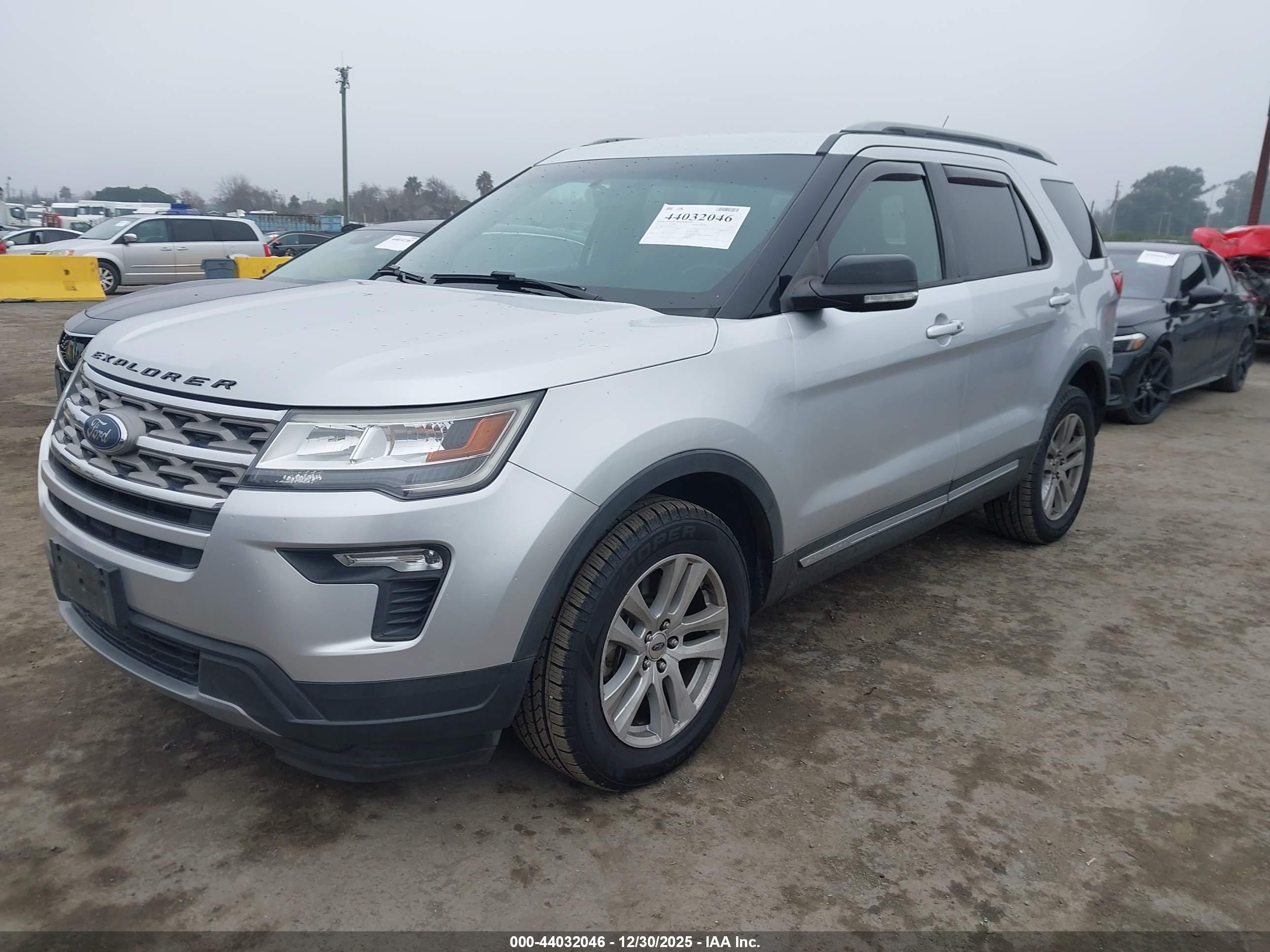FORD EXPLORER image 2