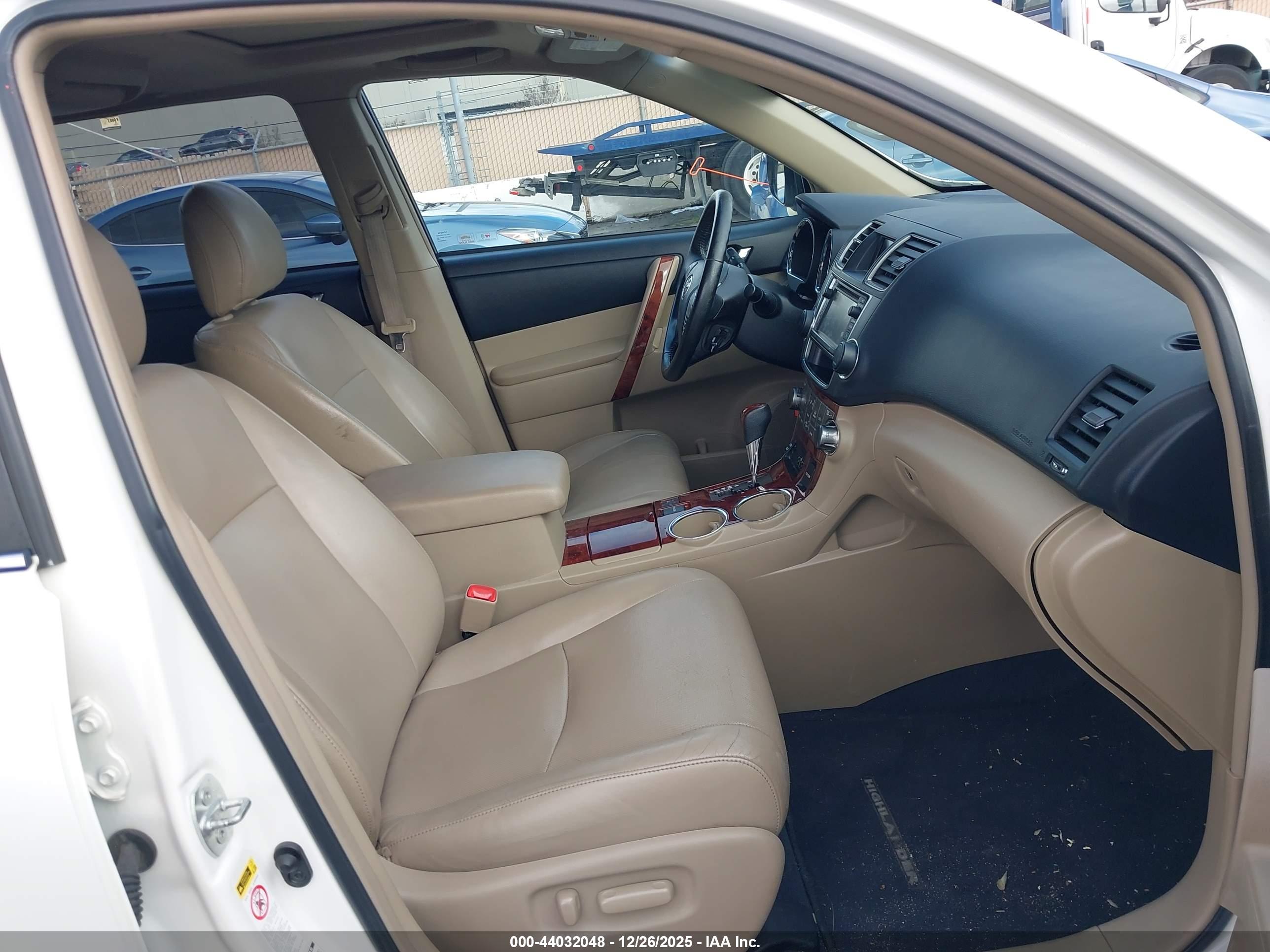 TOYOTA HIGHLANDER image 5