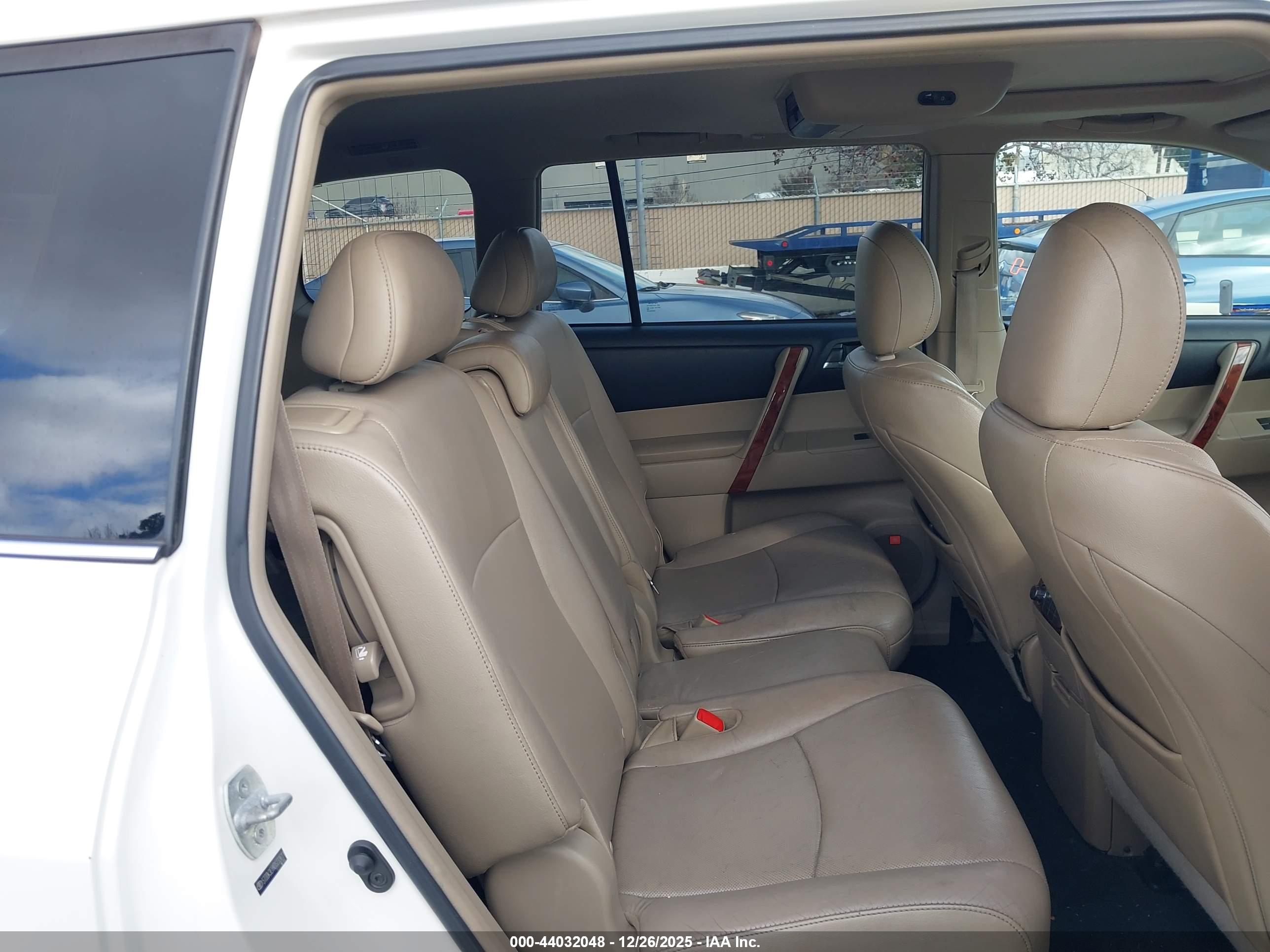 TOYOTA HIGHLANDER image 8