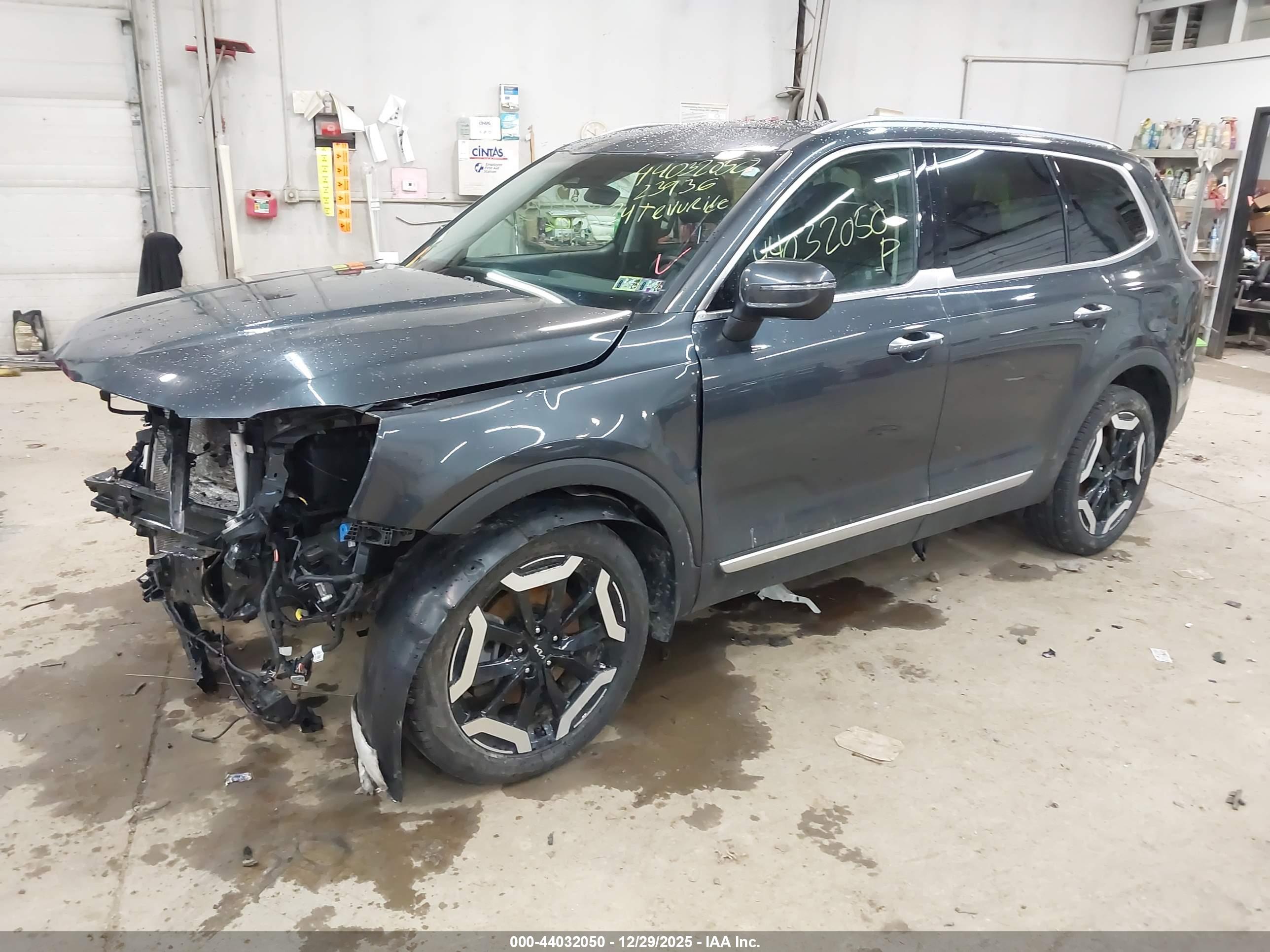 KIA TELLURIDE image 2