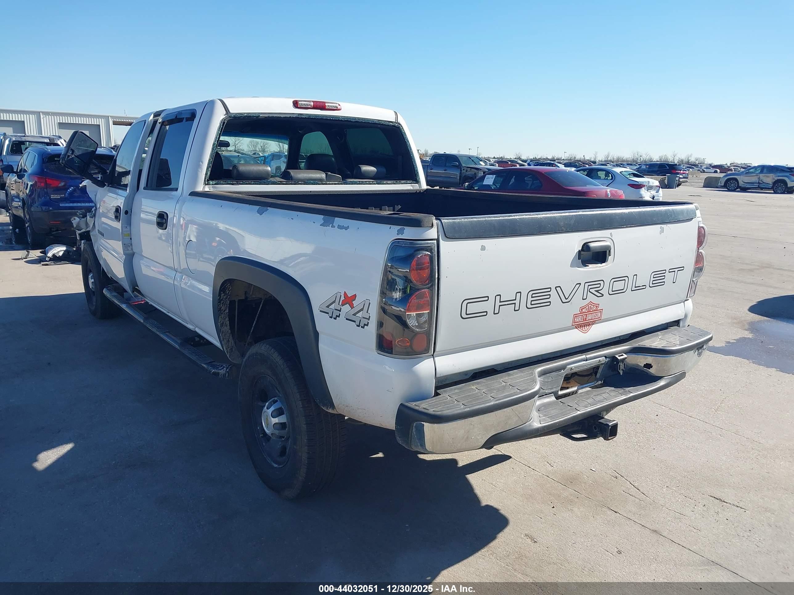 CHEVROLET SILVERADO image 3