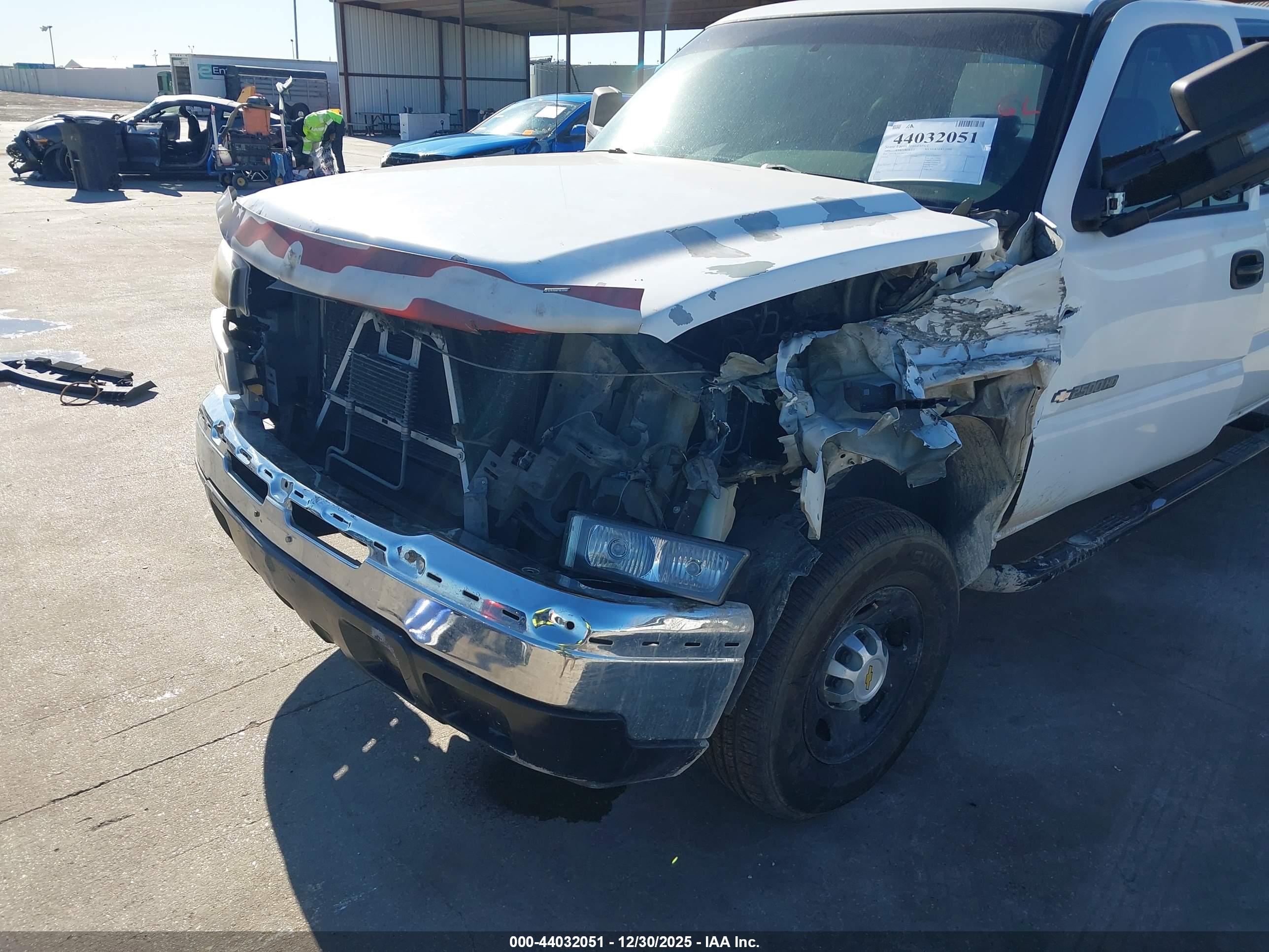 CHEVROLET SILVERADO image 6
