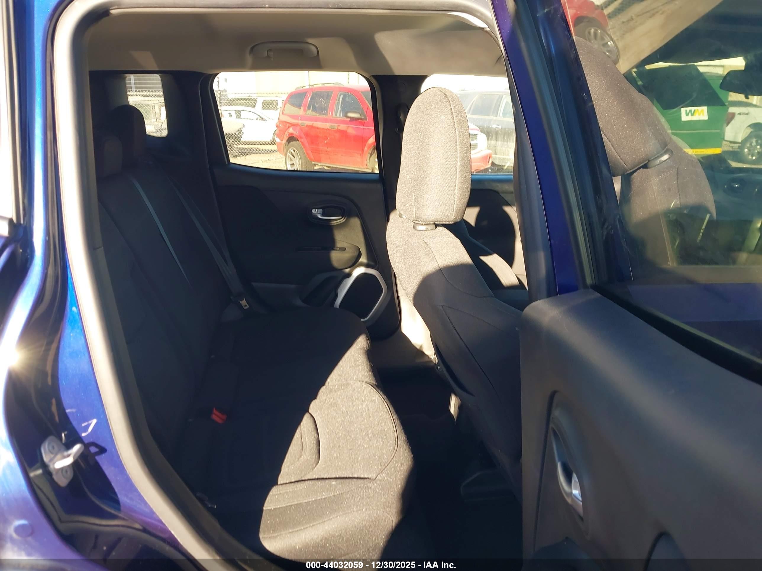 JEEP RENEGADE image 8