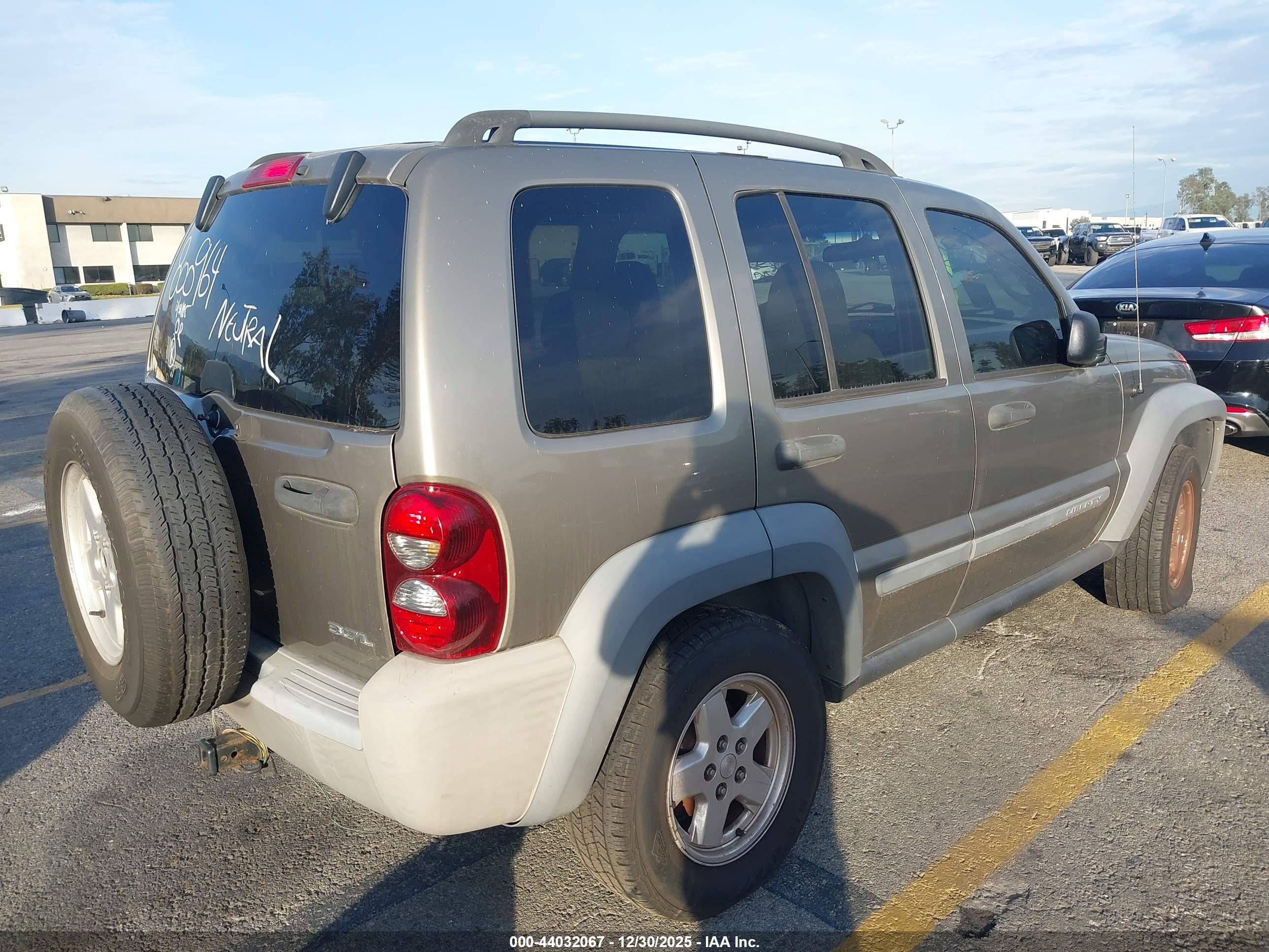 JEEP LIBERTY image 4