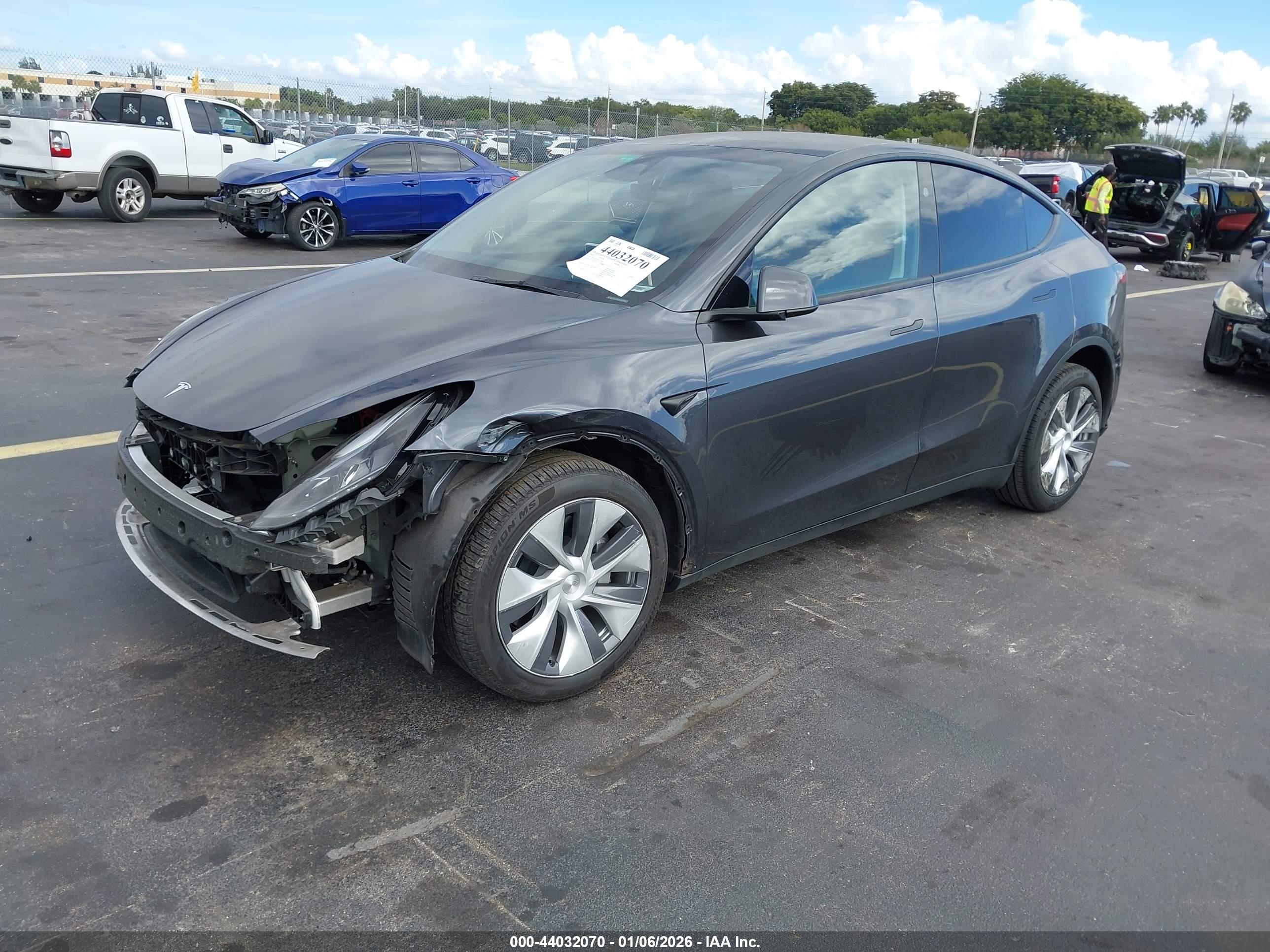 TESLA MODEL image 2