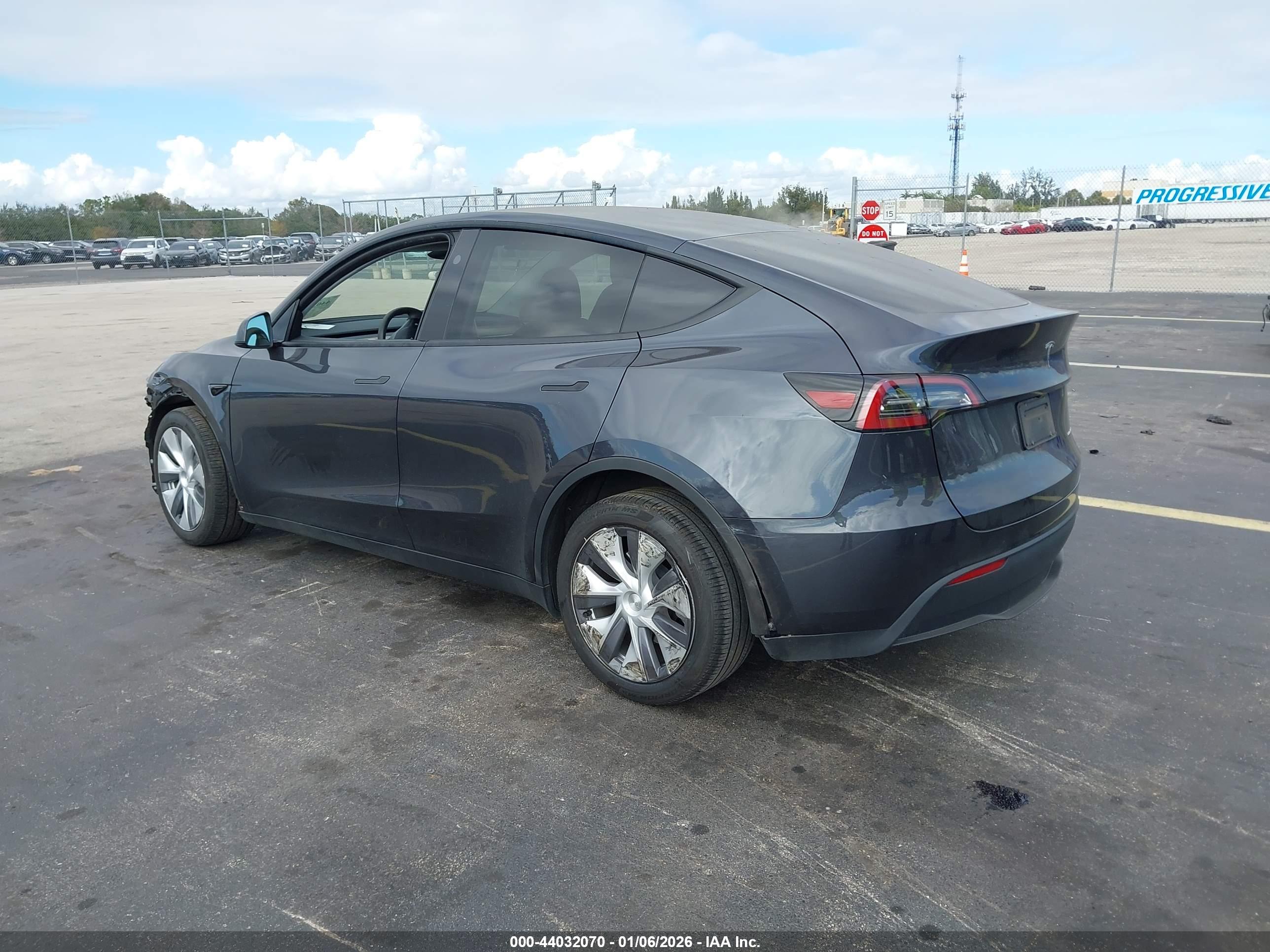 TESLA MODEL image 3
