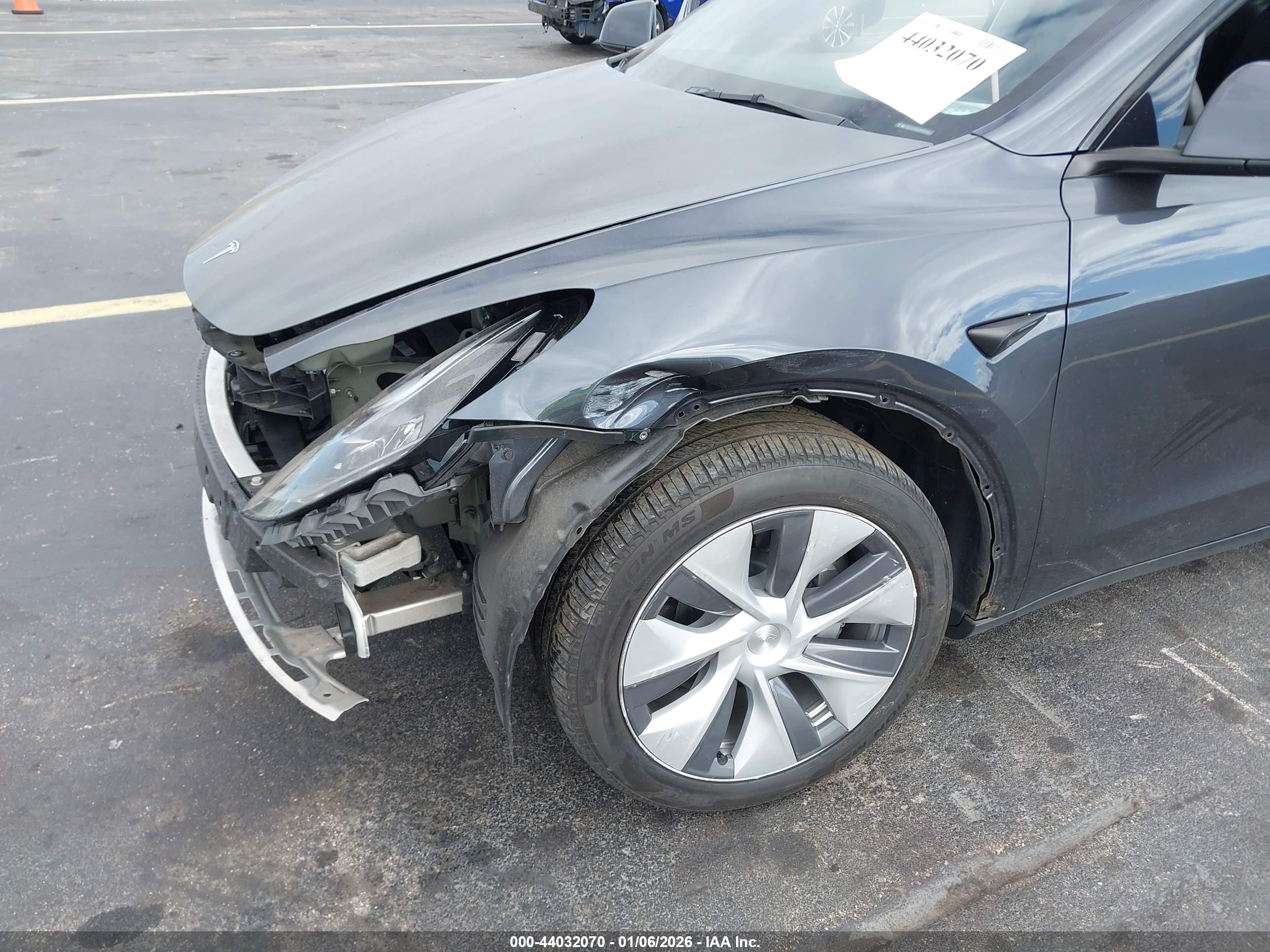 TESLA MODEL image 6