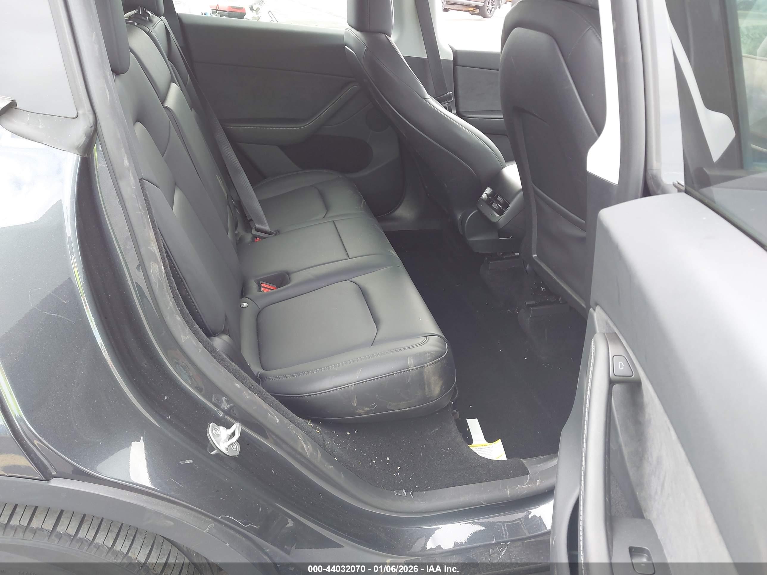 TESLA MODEL image 8