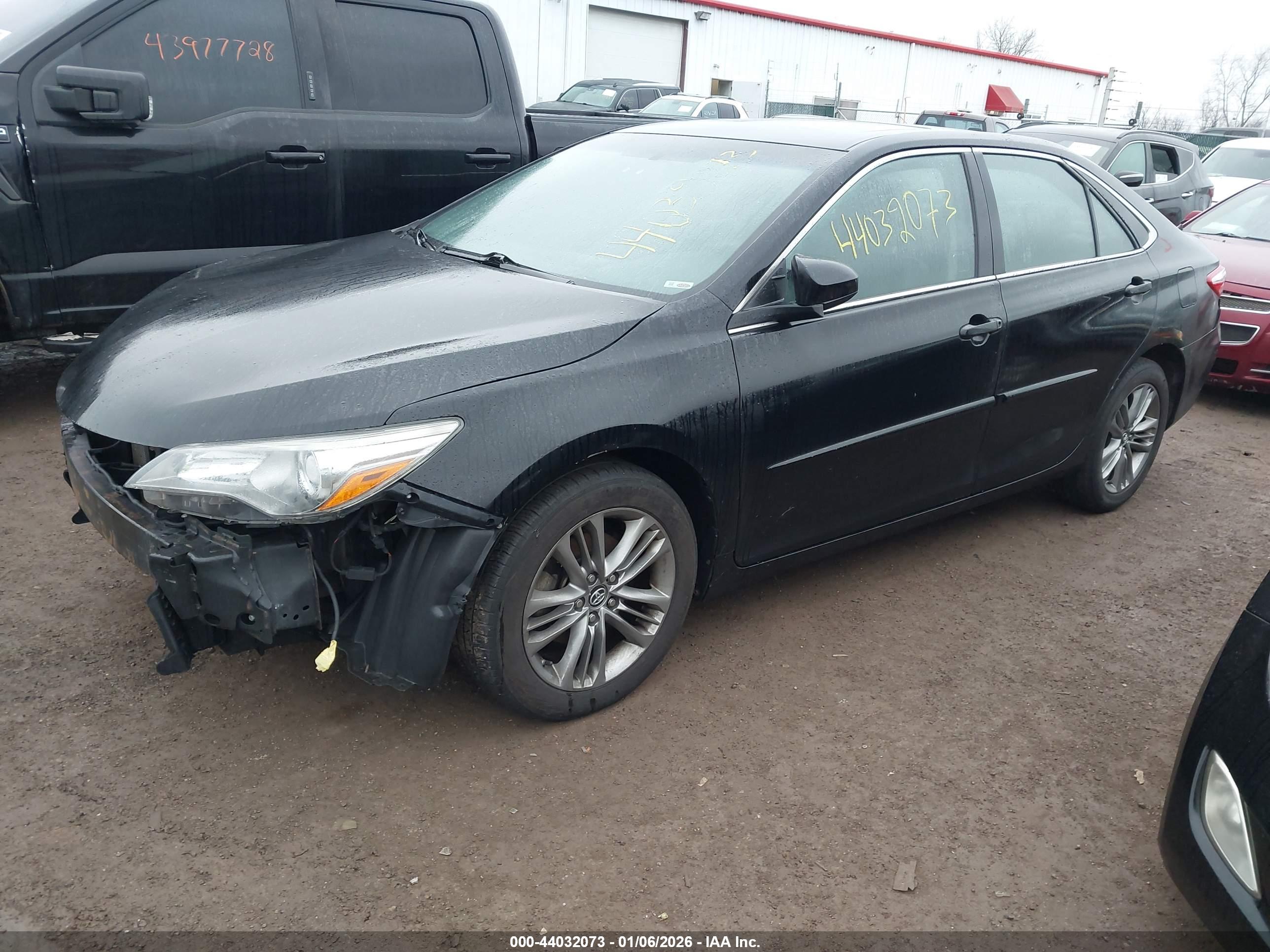 TOYOTA CAMRY image 2