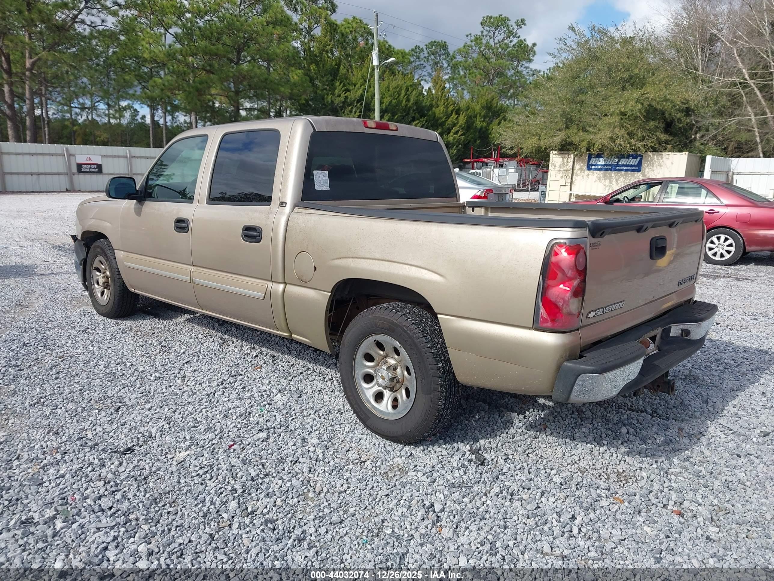 CHEVROLET SILVERADO image 3