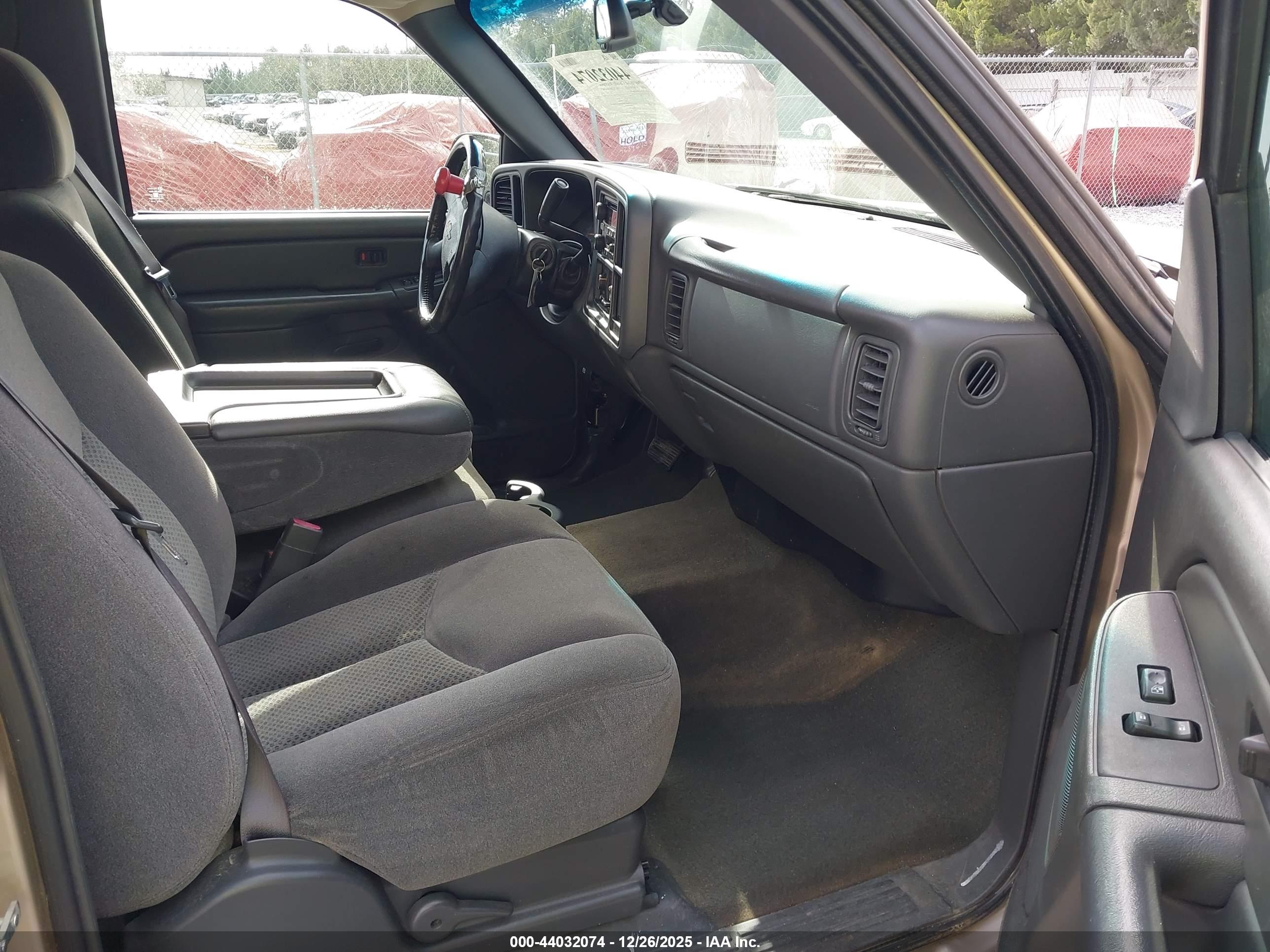 CHEVROLET SILVERADO image 5