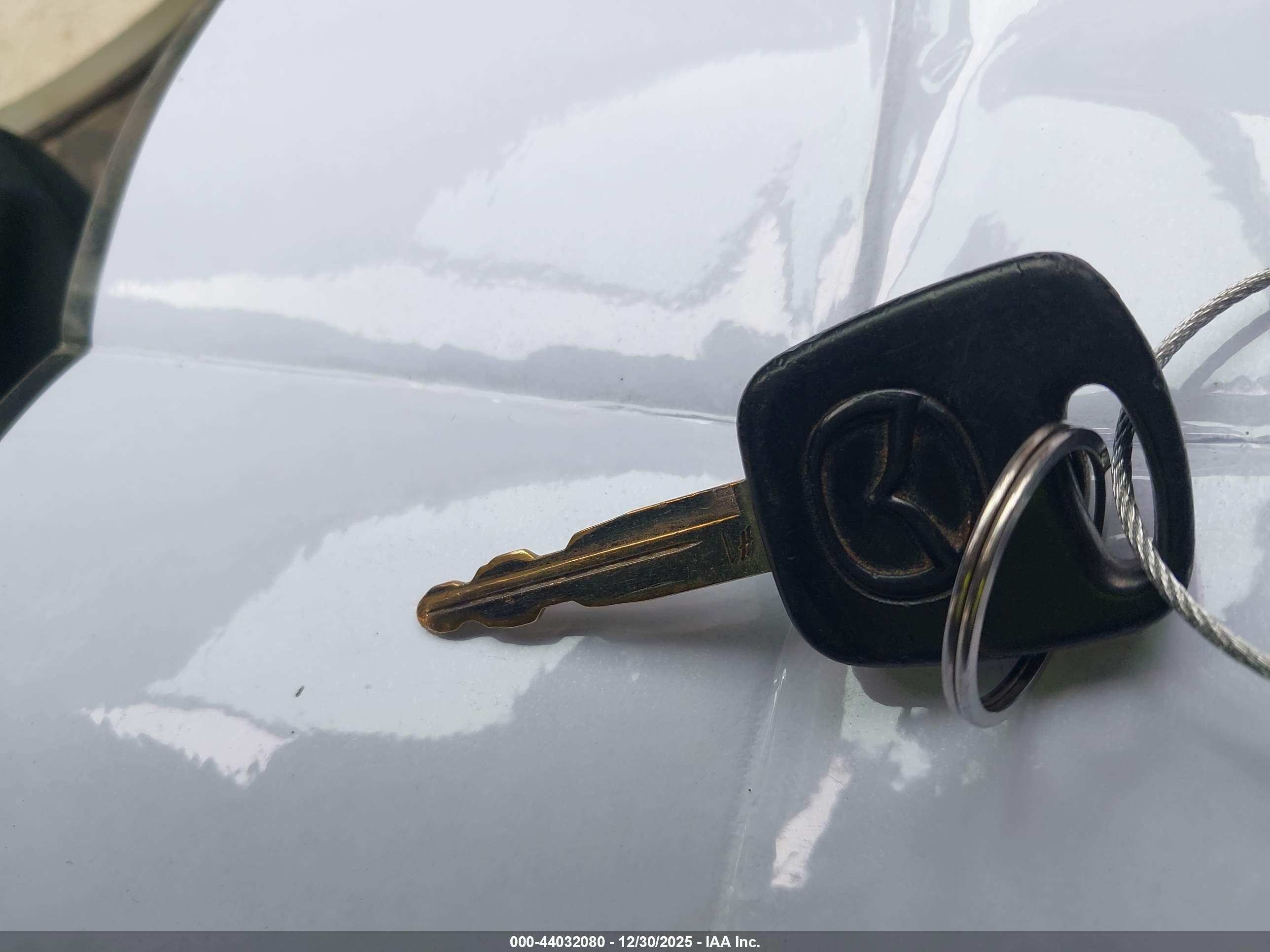 MAZDA TRIBUTE image 11