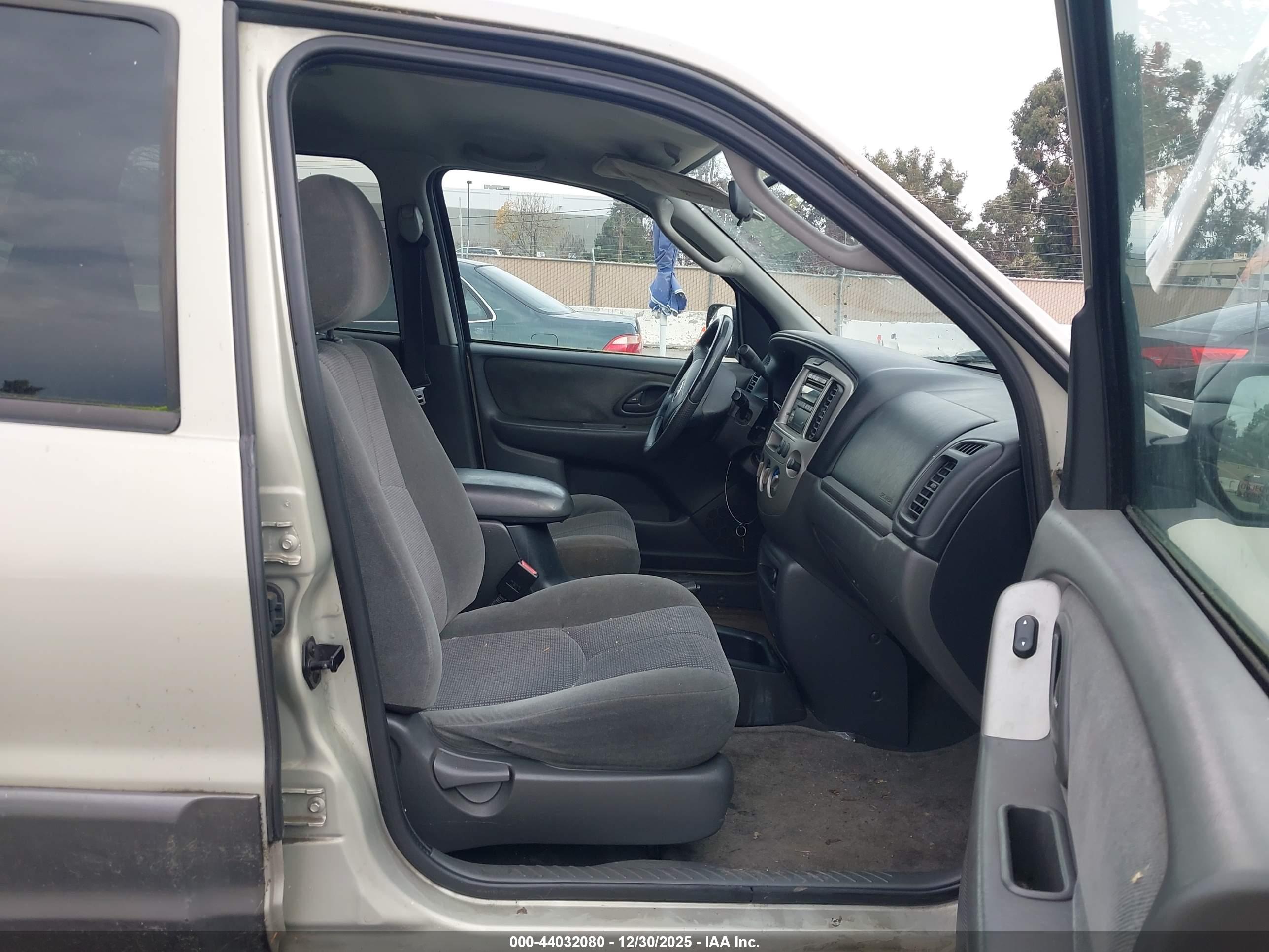 MAZDA TRIBUTE image 5