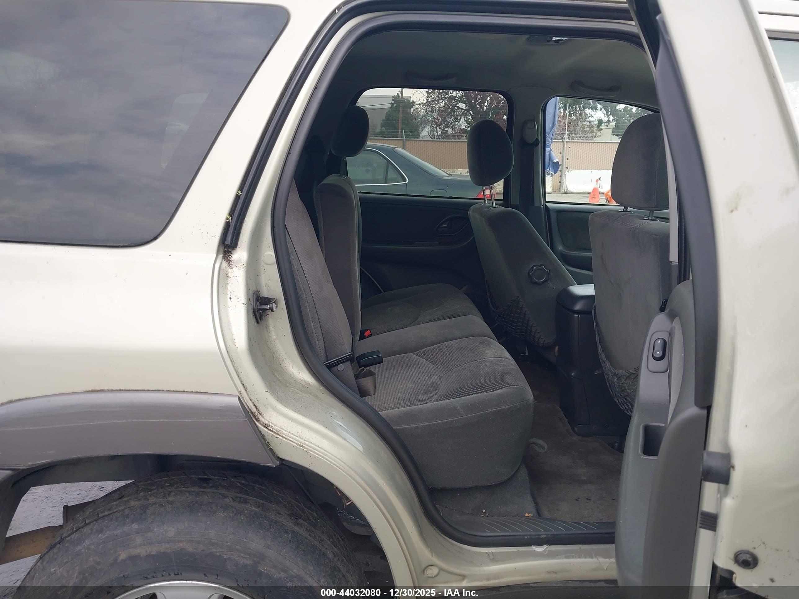 MAZDA TRIBUTE image 8