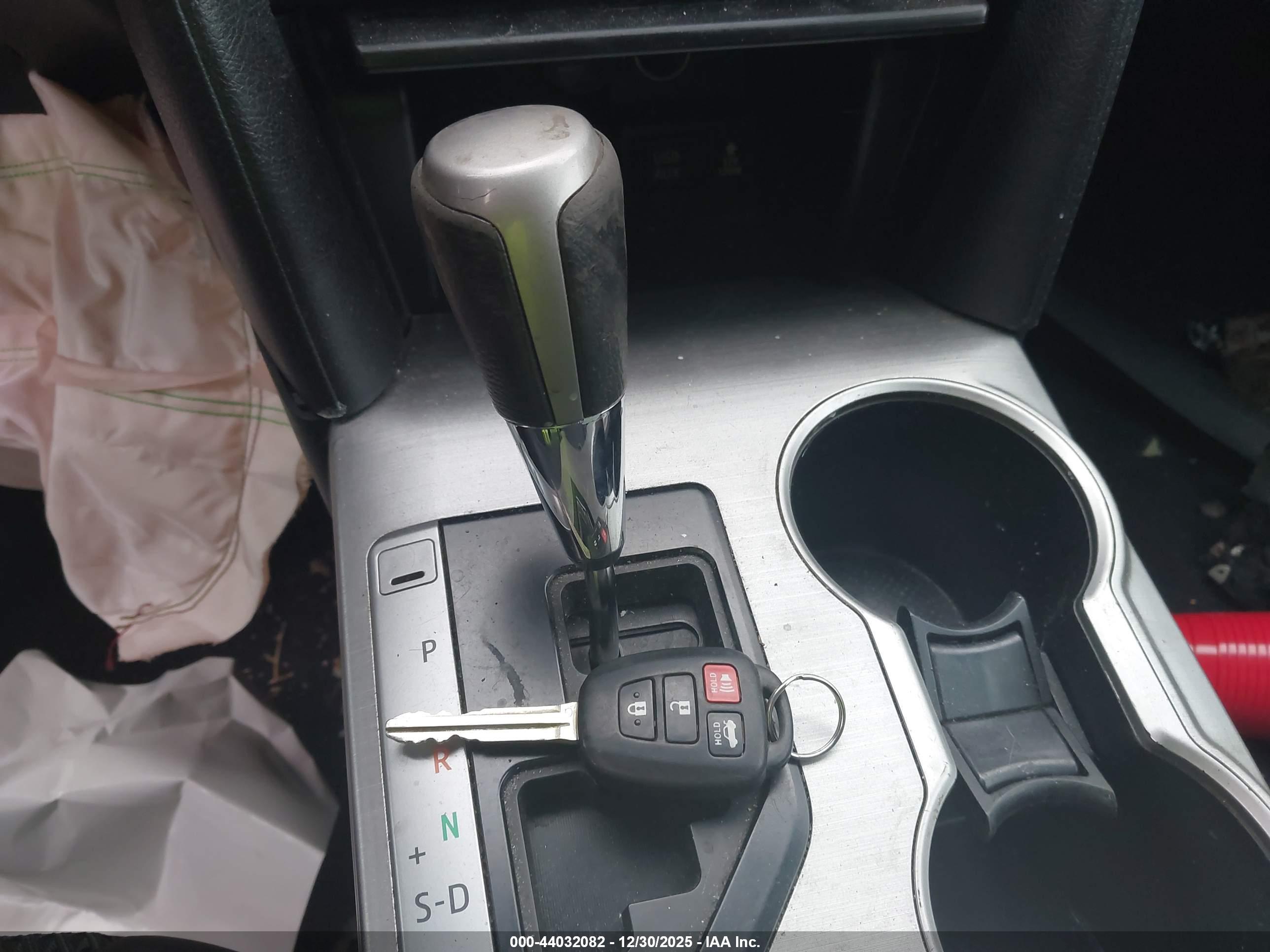 TOYOTA CAMRY image 11
