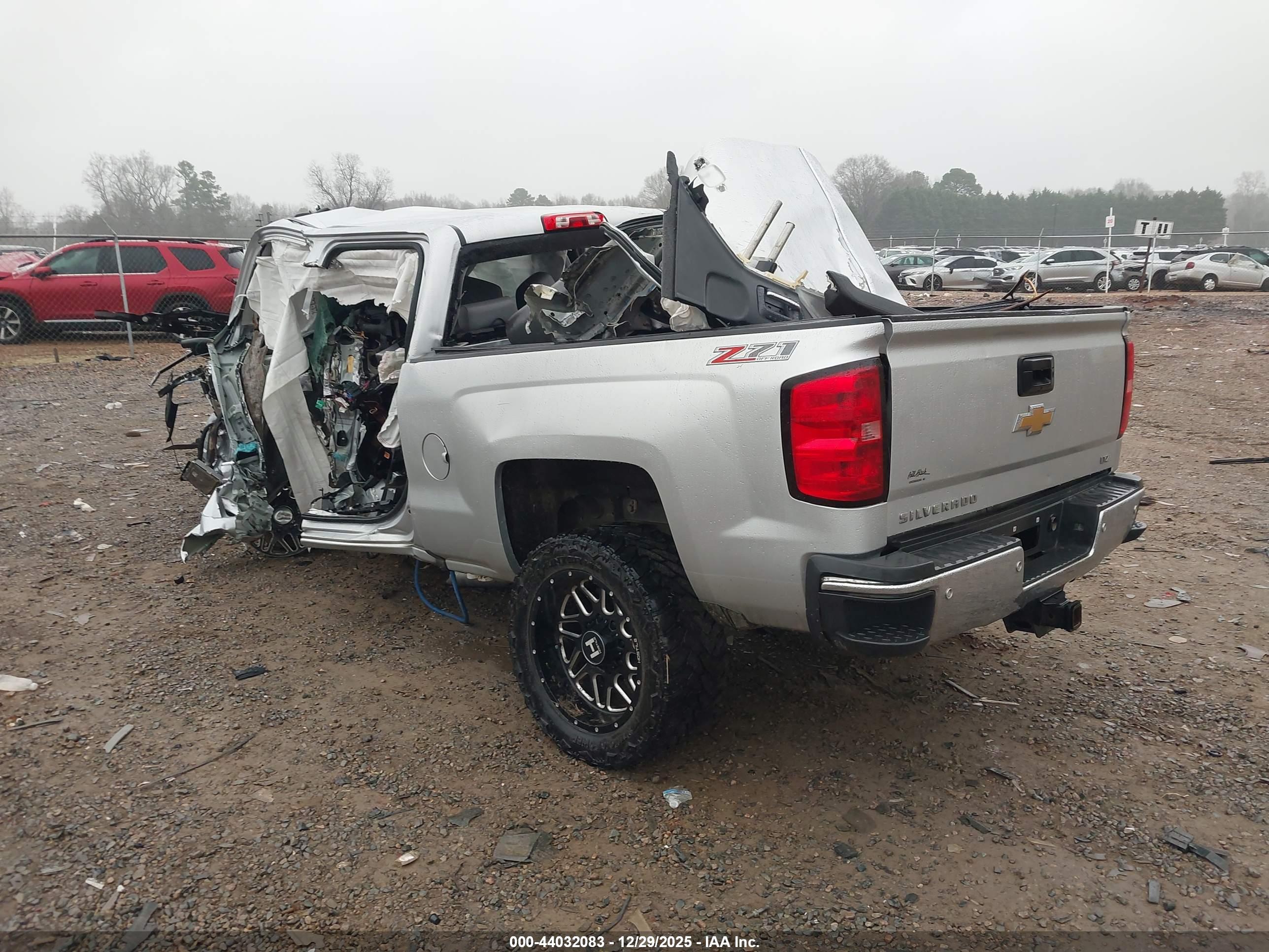CHEVROLET SILVERADO image 3