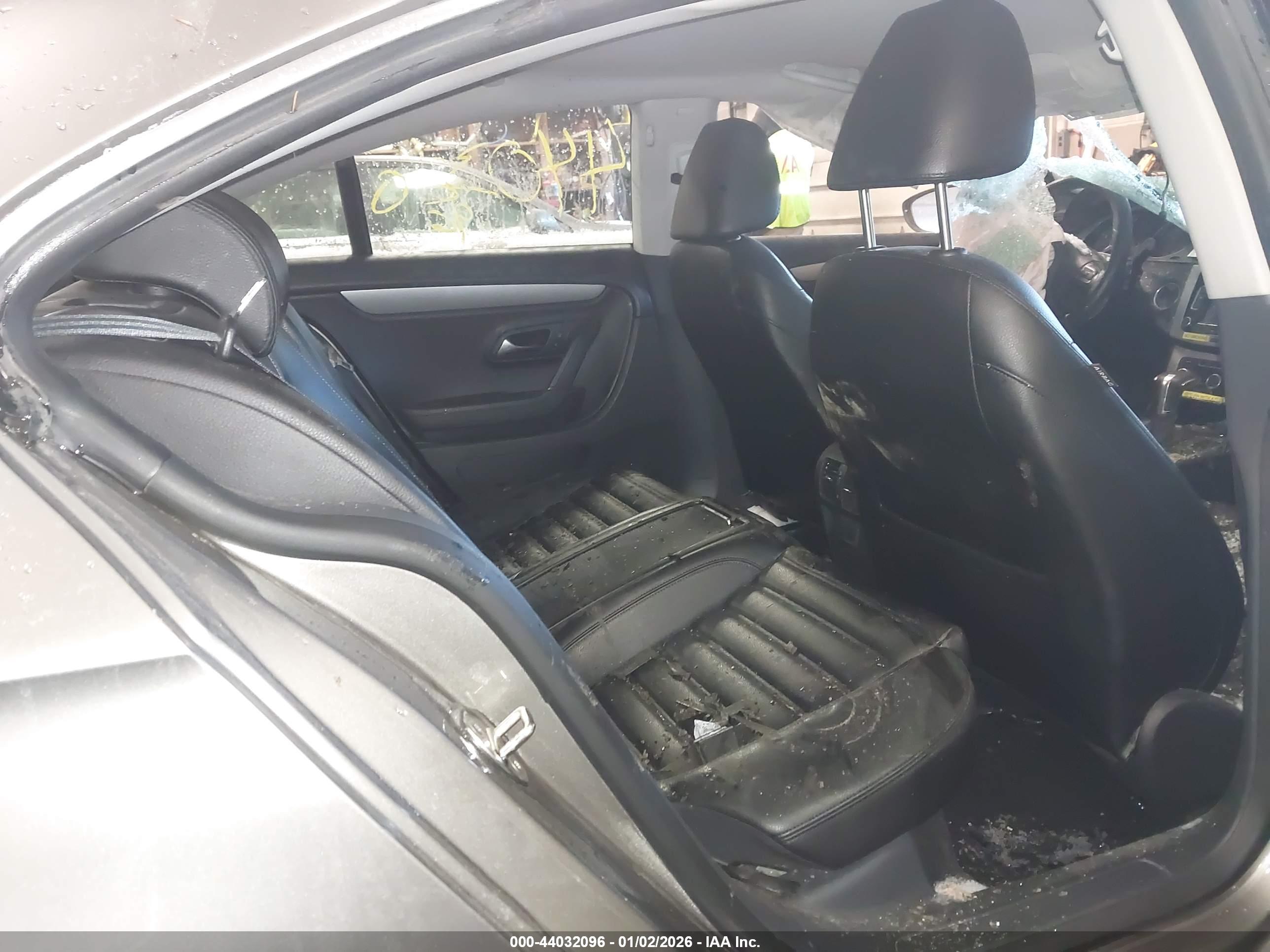 VOLKSWAGEN CC image 8