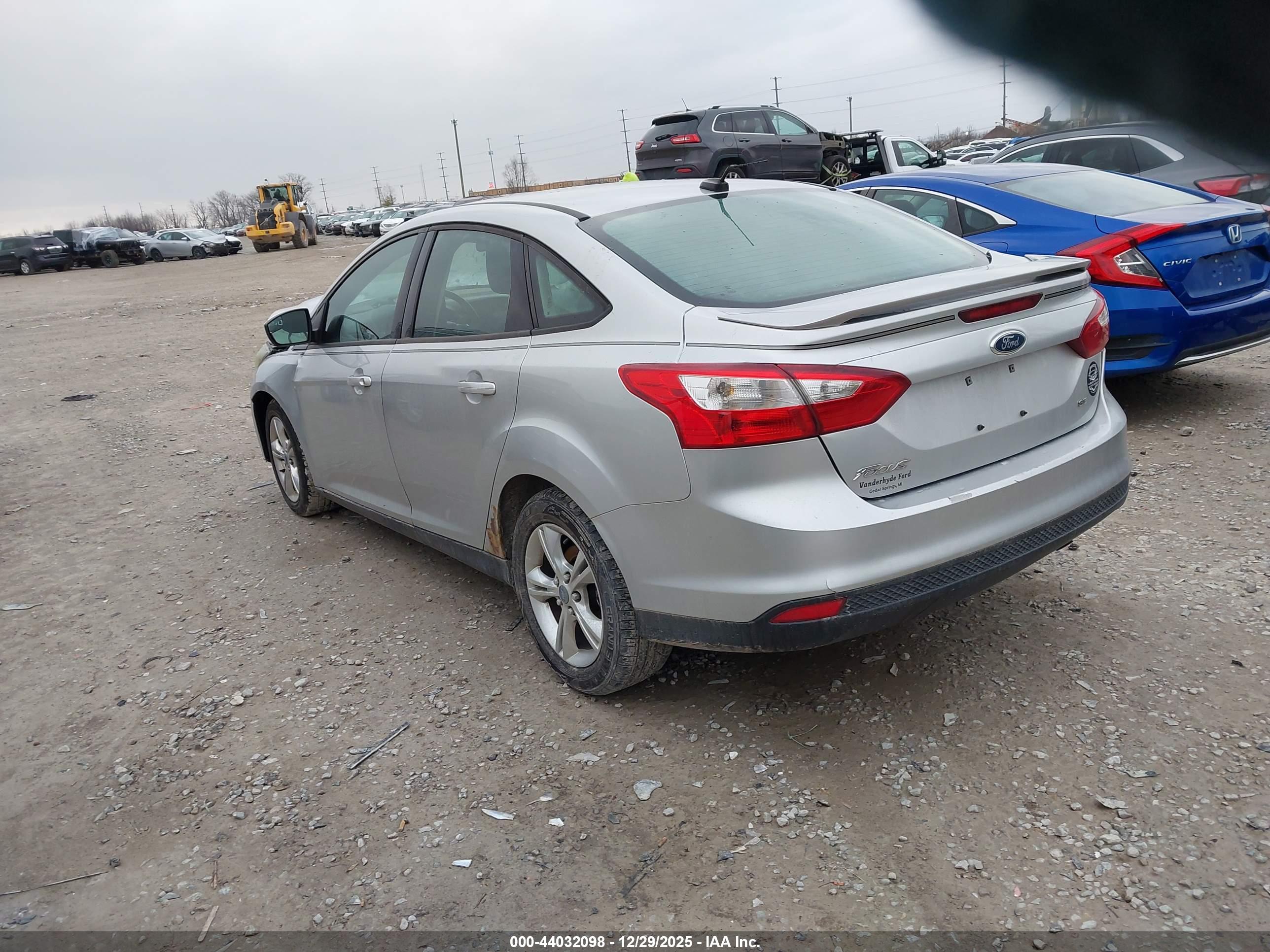 FORD FOCUS image 3