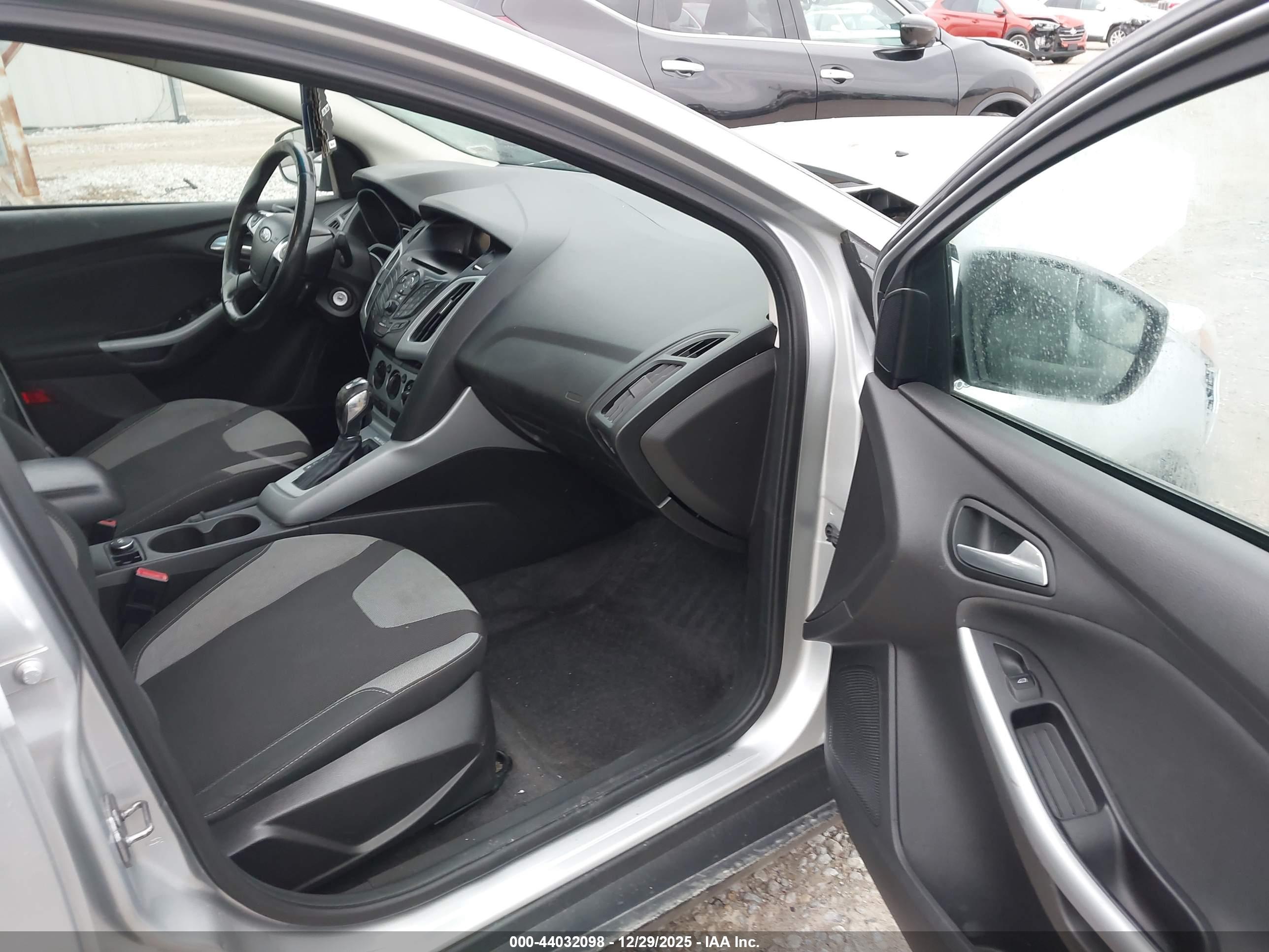 FORD FOCUS image 5