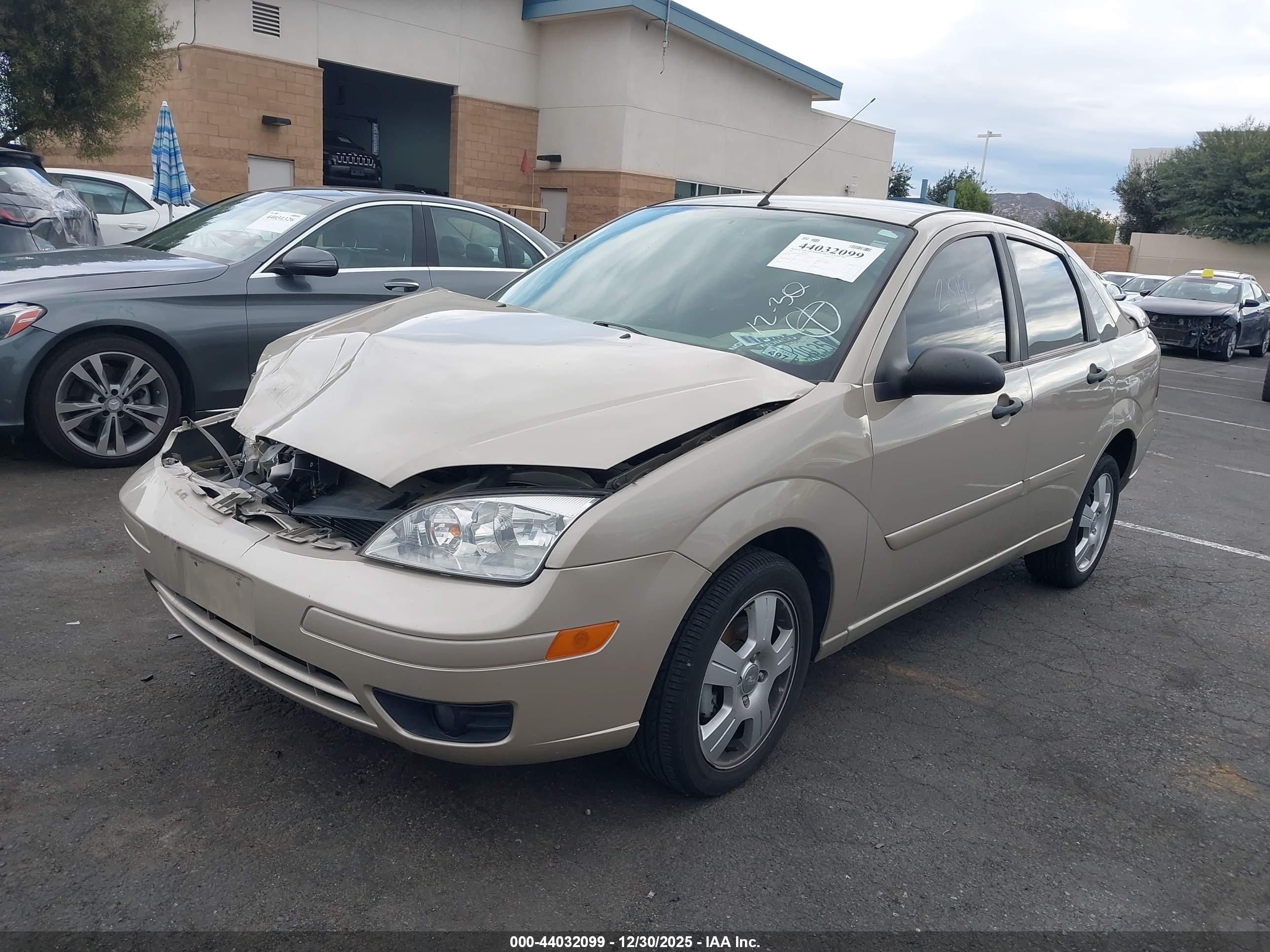 FORD FOCUS image 2