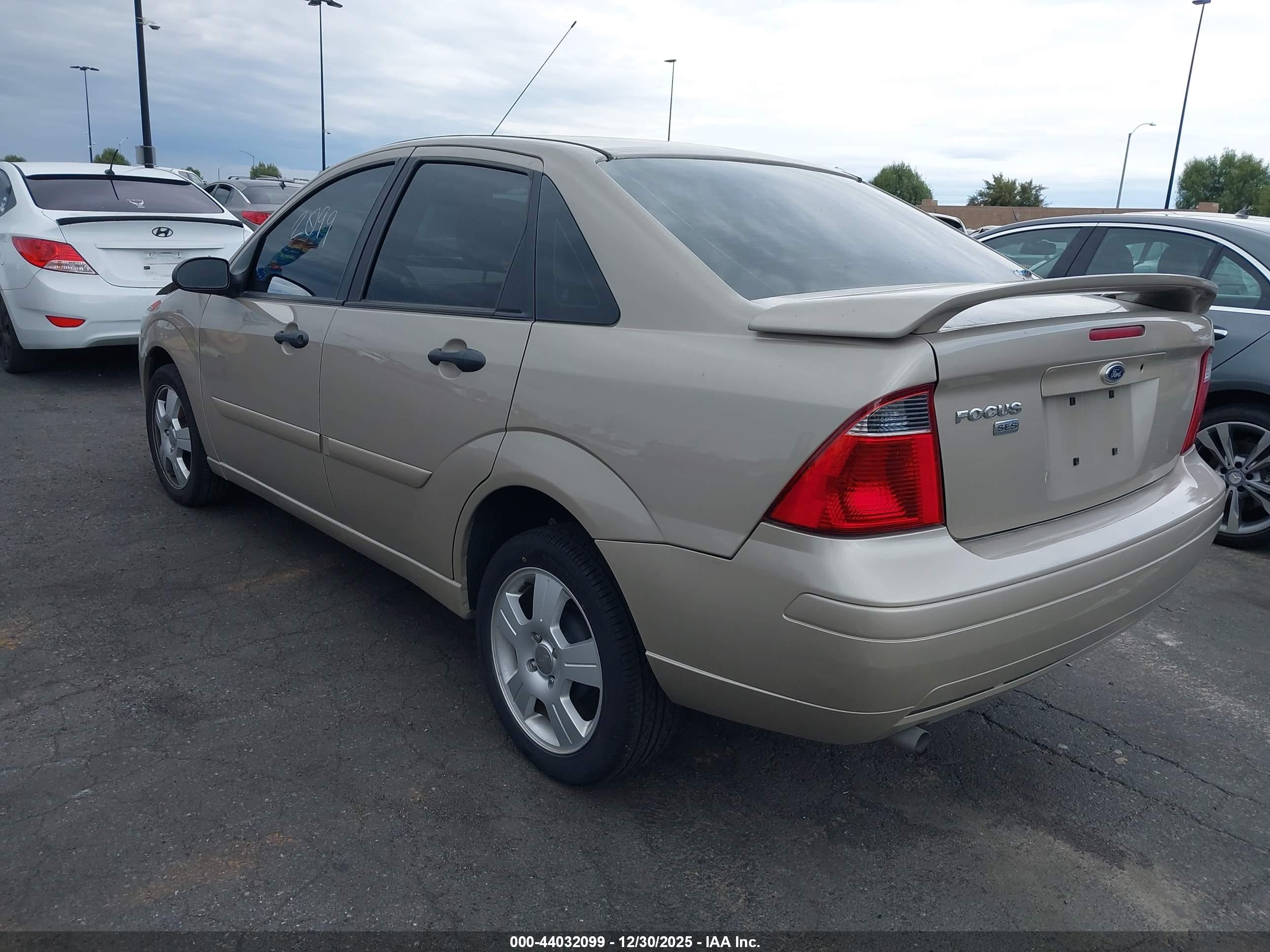 FORD FOCUS image 3