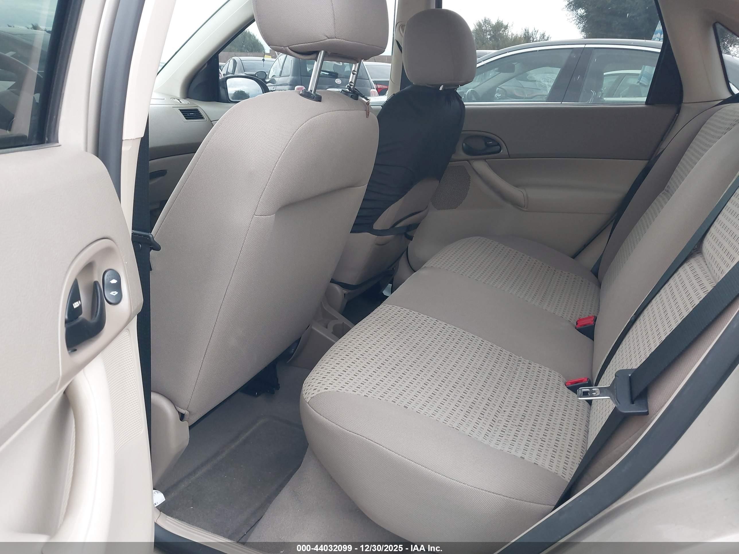 FORD FOCUS image 8