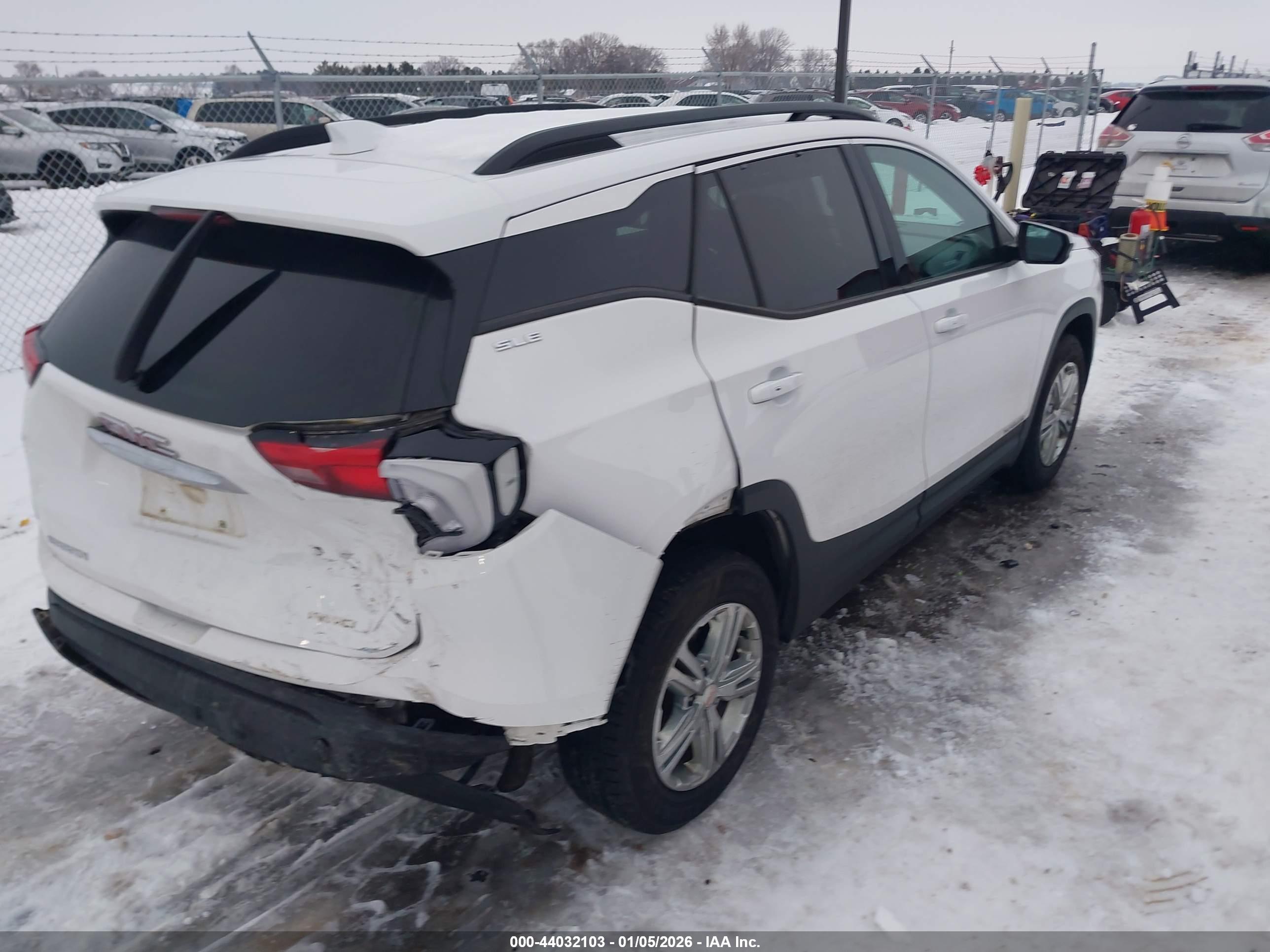 GMC TERRAIN image 4
