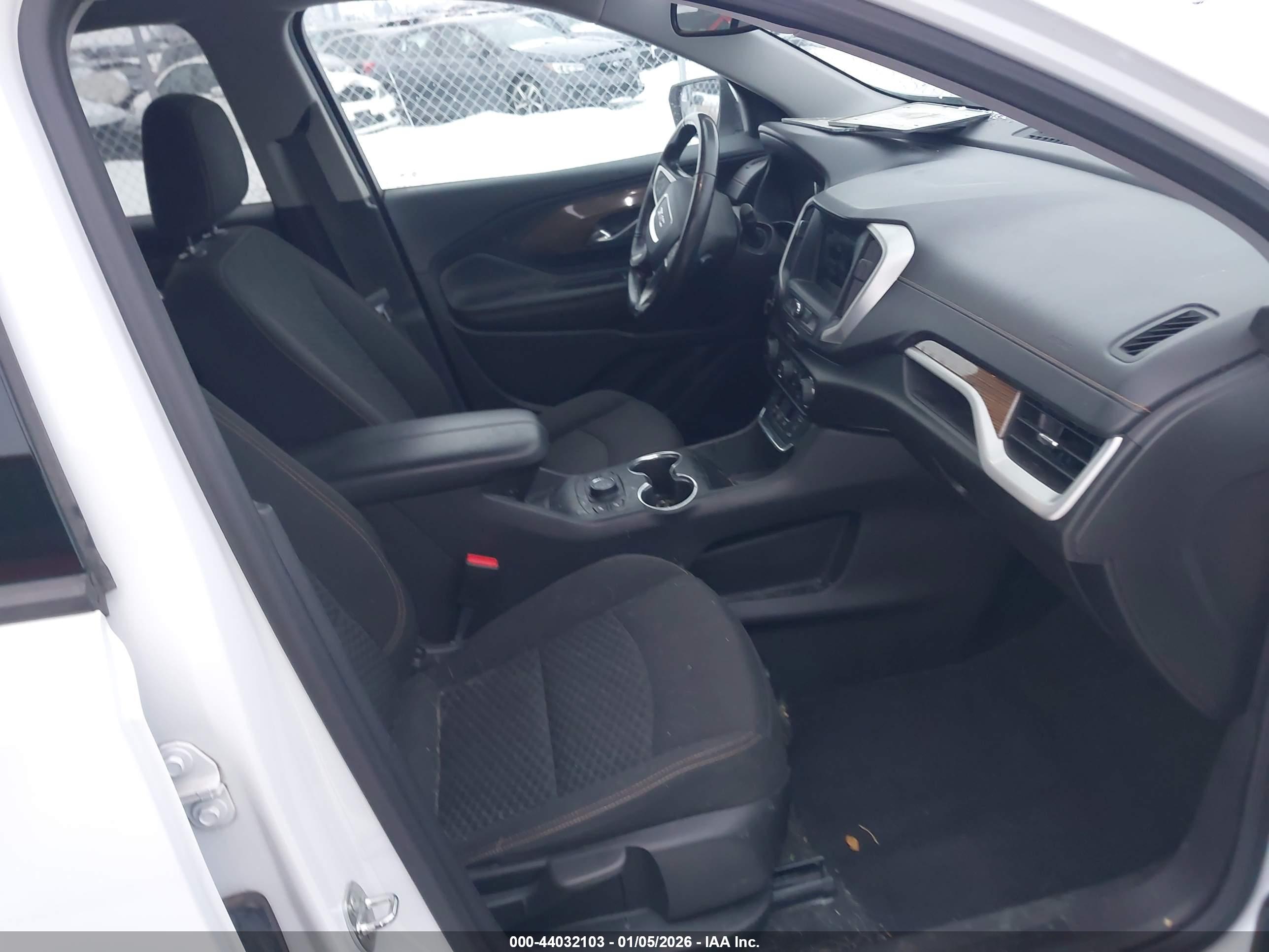 GMC TERRAIN image 5