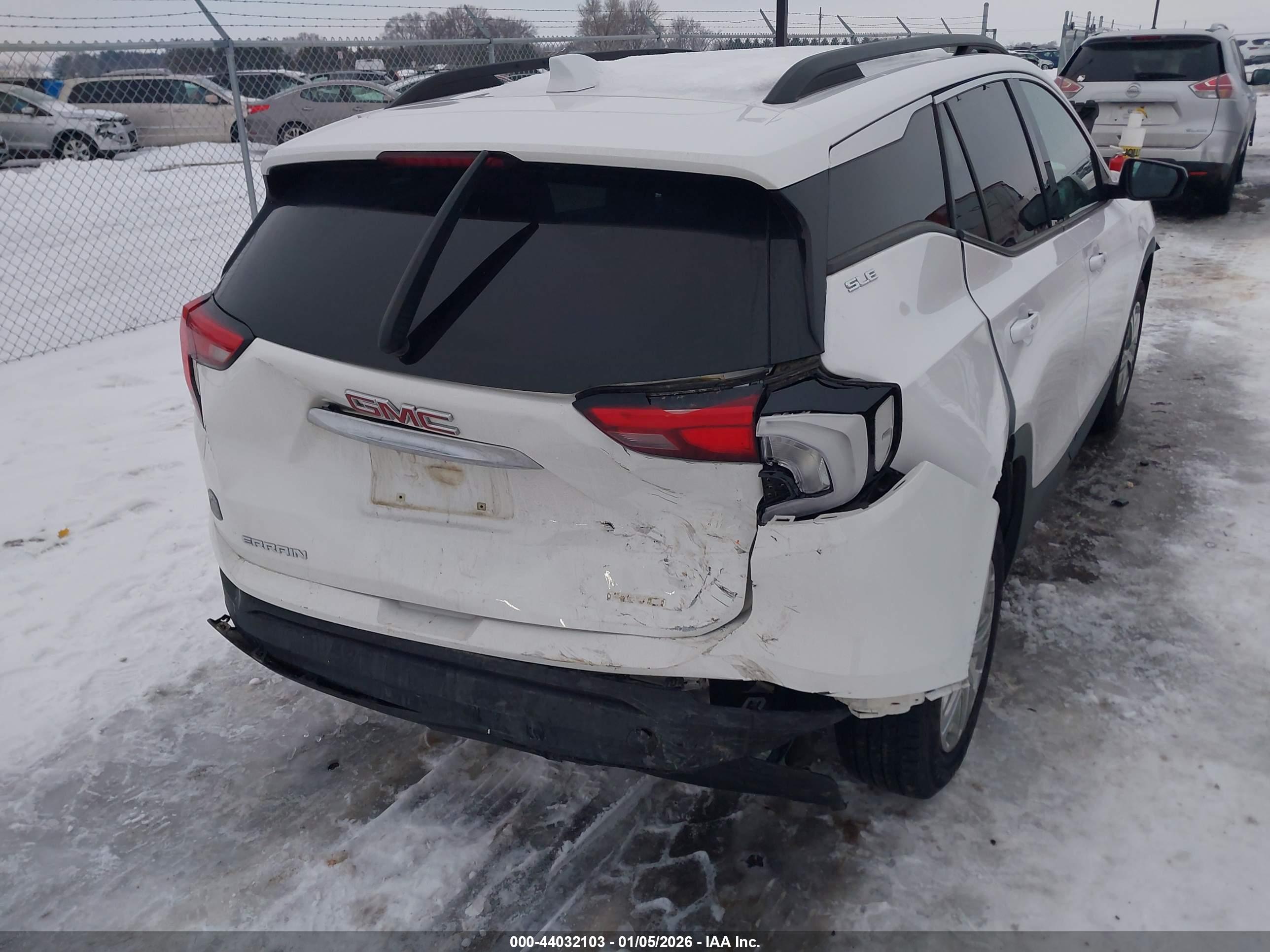 GMC TERRAIN image 6