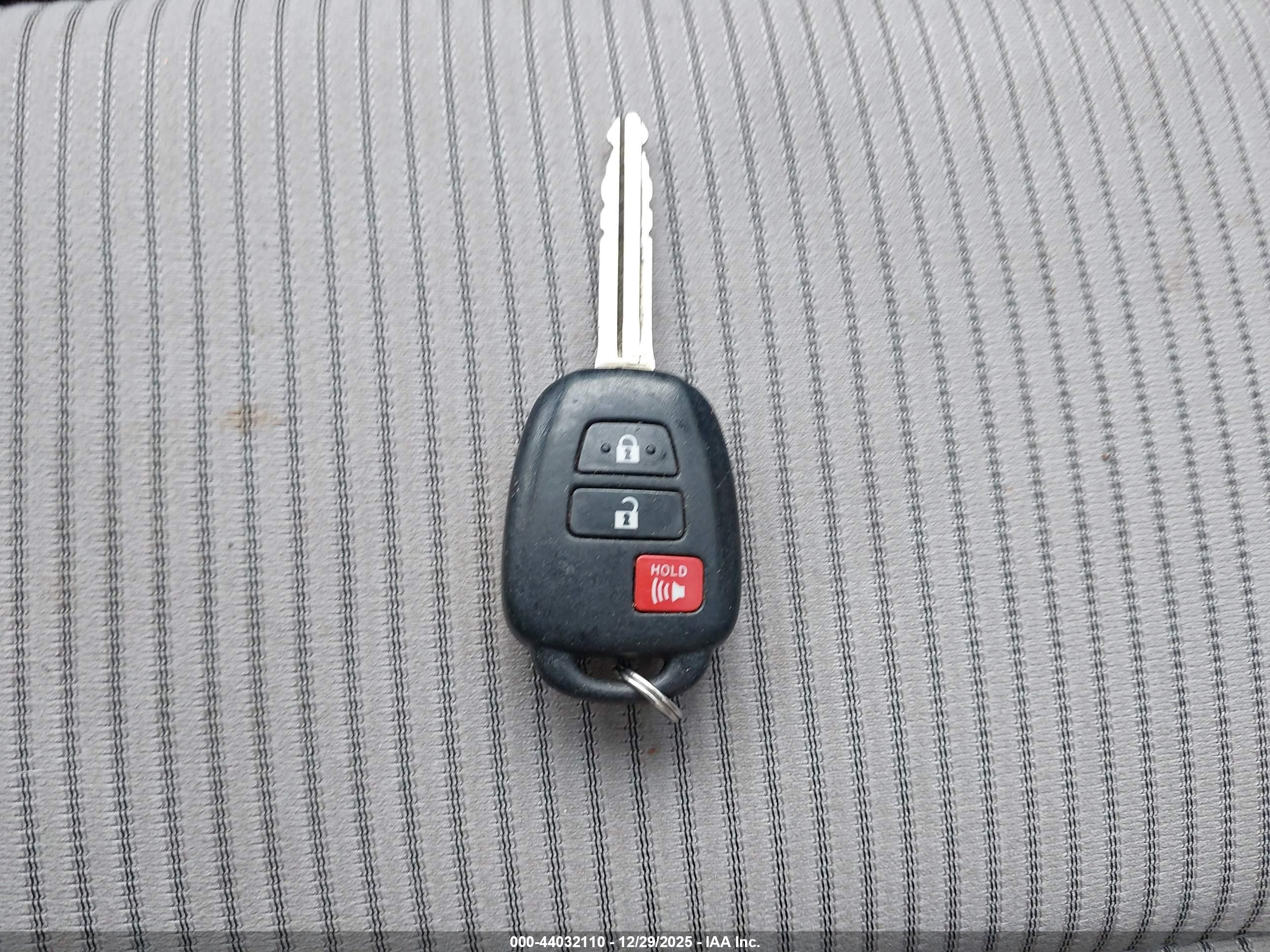 TOYOTA RAV4 image 11