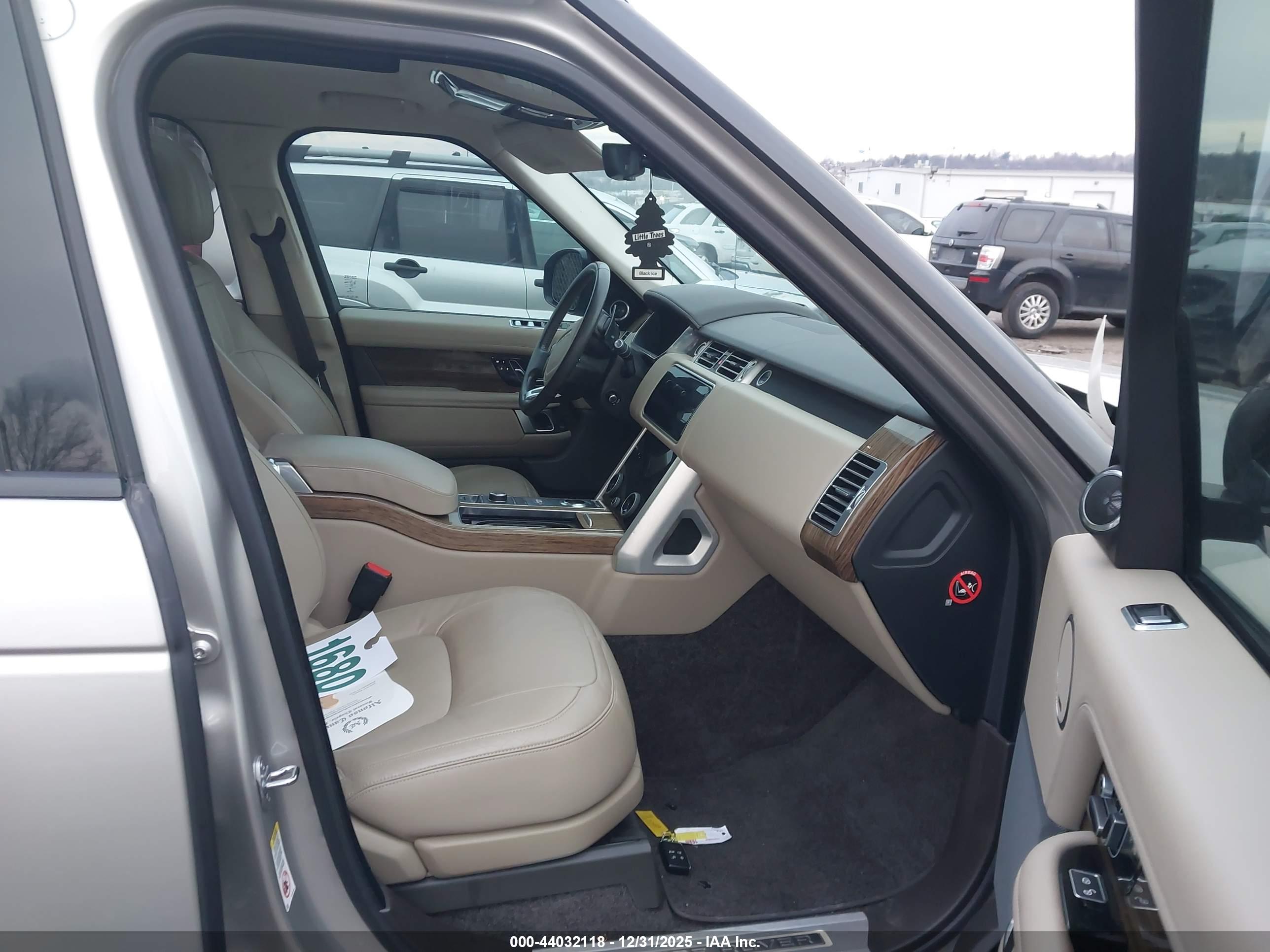 LAND ROVER image 5