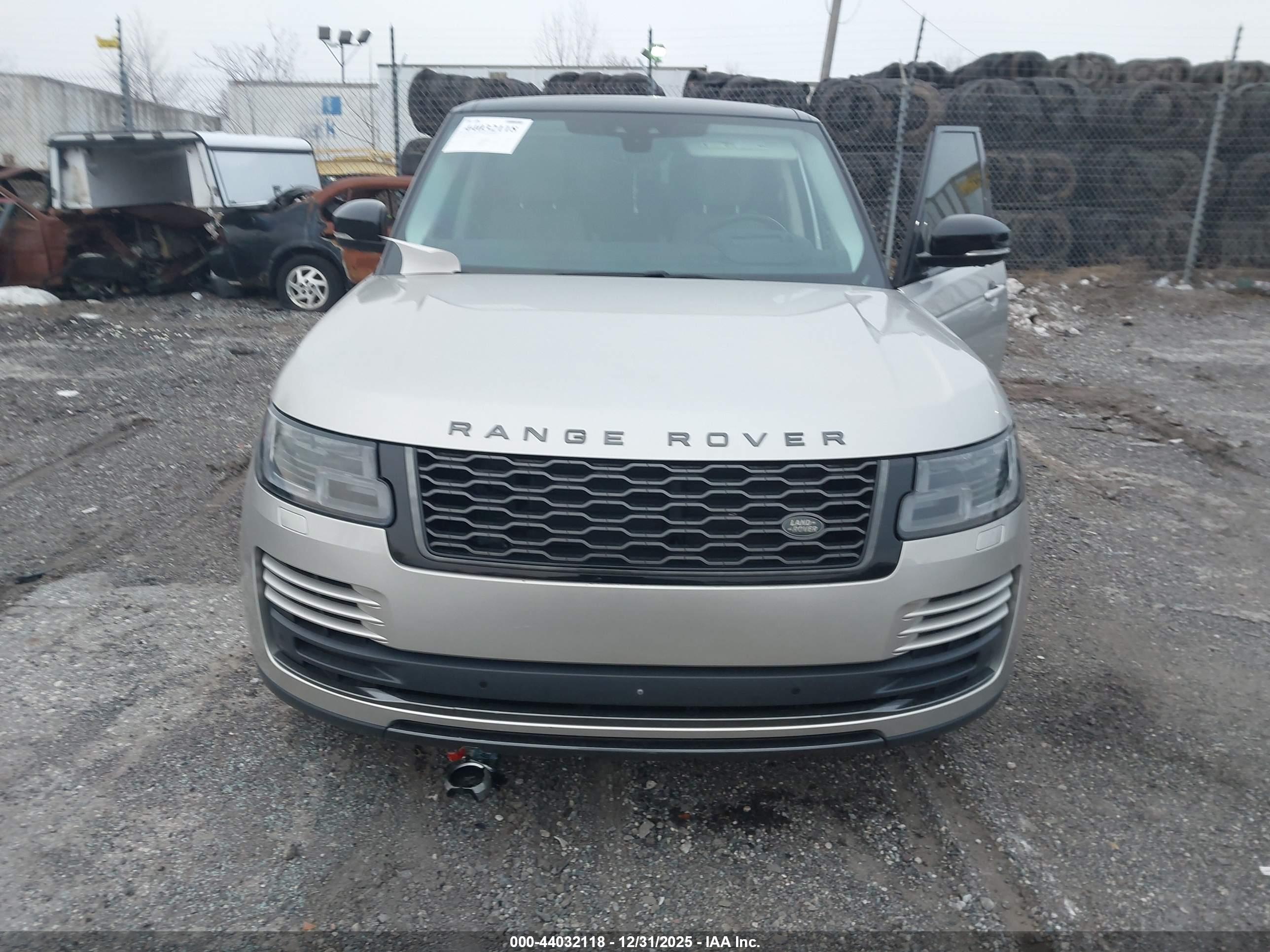 LAND ROVER image 6